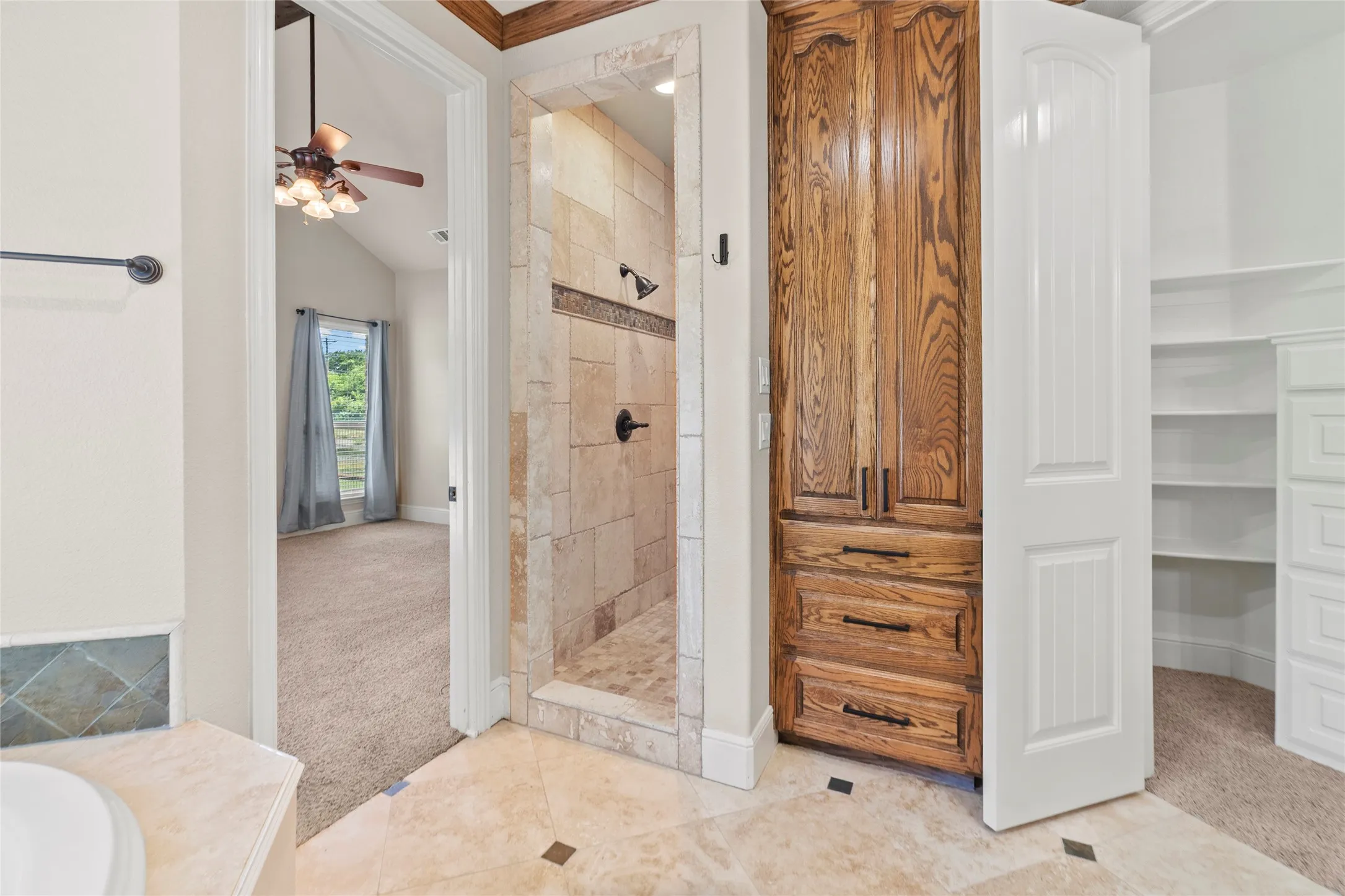 Single Family Residence For Sale in Fannin County , 239 County Road 4105, Bonham, Texas 75418, 4 Bedroom, 3 Bathroom, 3 Garage spaces, 2,600 Sqft, built in 2008, mls#21326013, Real Estate Agent in Bonham, Homes For Sale in Fannin county, Homes For Sale in Bonham, Realtor in Bonham Texas, Real Estate Brokerage Independent Realty Texas, Luminita Cordes Realtor