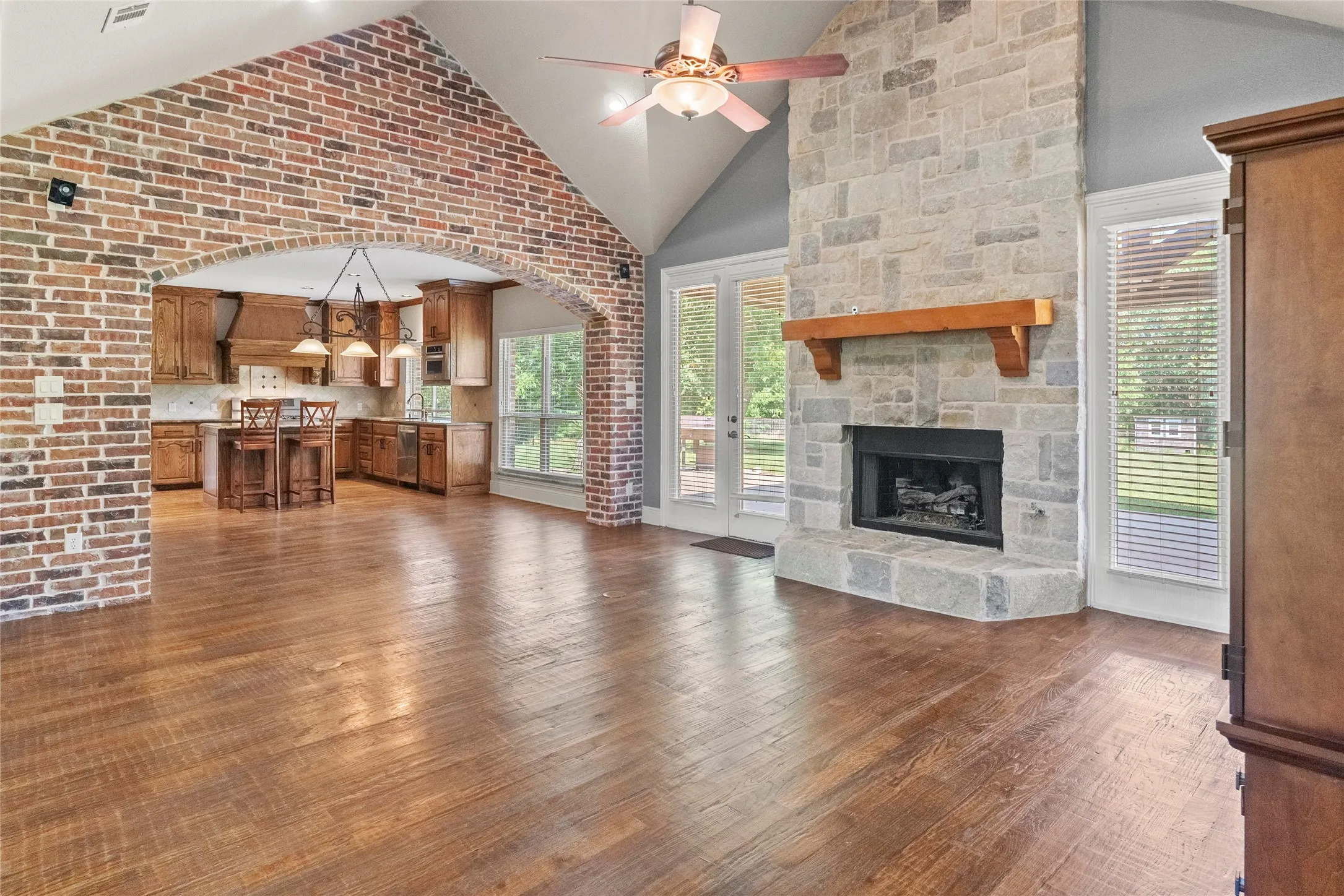 Single Family Residence For Sale in Fannin County , 239 County Road 4105, Bonham, Texas 75418, 4 Bedroom, 3 Bathroom, 3 Garage spaces, 2,600 Sqft, built in 2008, mls#21326013, Real Estate Agent in Bonham, Homes For Sale in Fannin county, Homes For Sale in Bonham, Realtor in Bonham Texas, Real Estate Brokerage Independent Realty Texas, Luminita Cordes Realtor