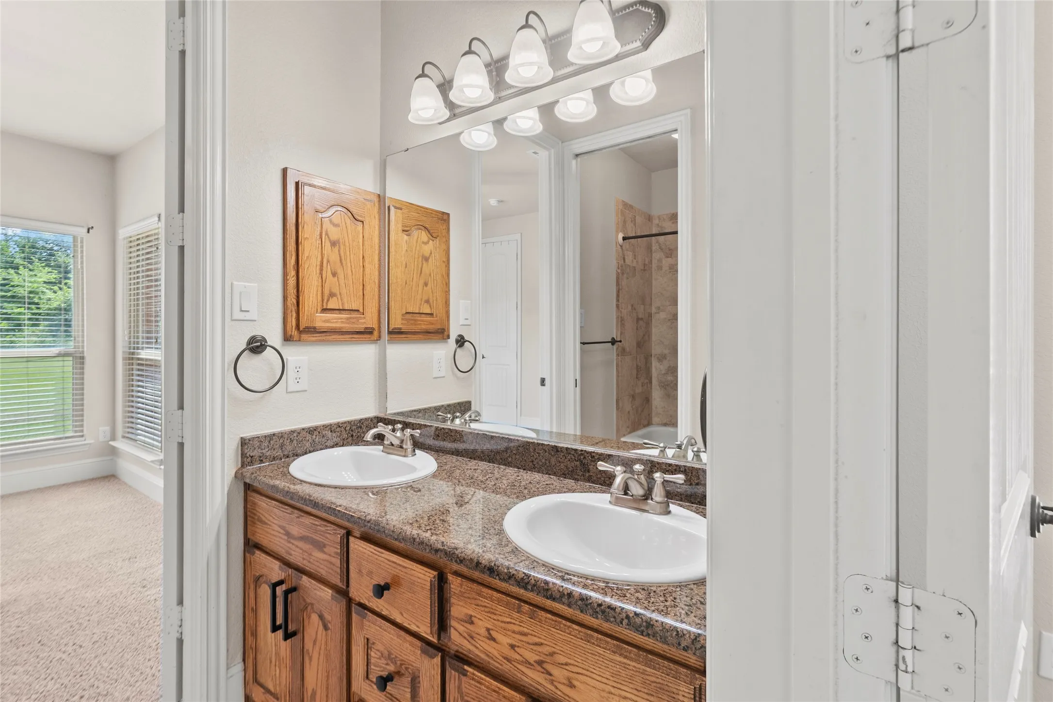 Single Family Residence For Sale in Fannin County , 239 County Road 4105, Bonham, Texas 75418, 4 Bedroom, 3 Bathroom, 3 Garage spaces, 2,600 Sqft, built in 2008, mls#21326013, Real Estate Agent in Bonham, Homes For Sale in Fannin county, Homes For Sale in Bonham, Realtor in Bonham Texas, Real Estate Brokerage Independent Realty Texas, Luminita Cordes Realtor