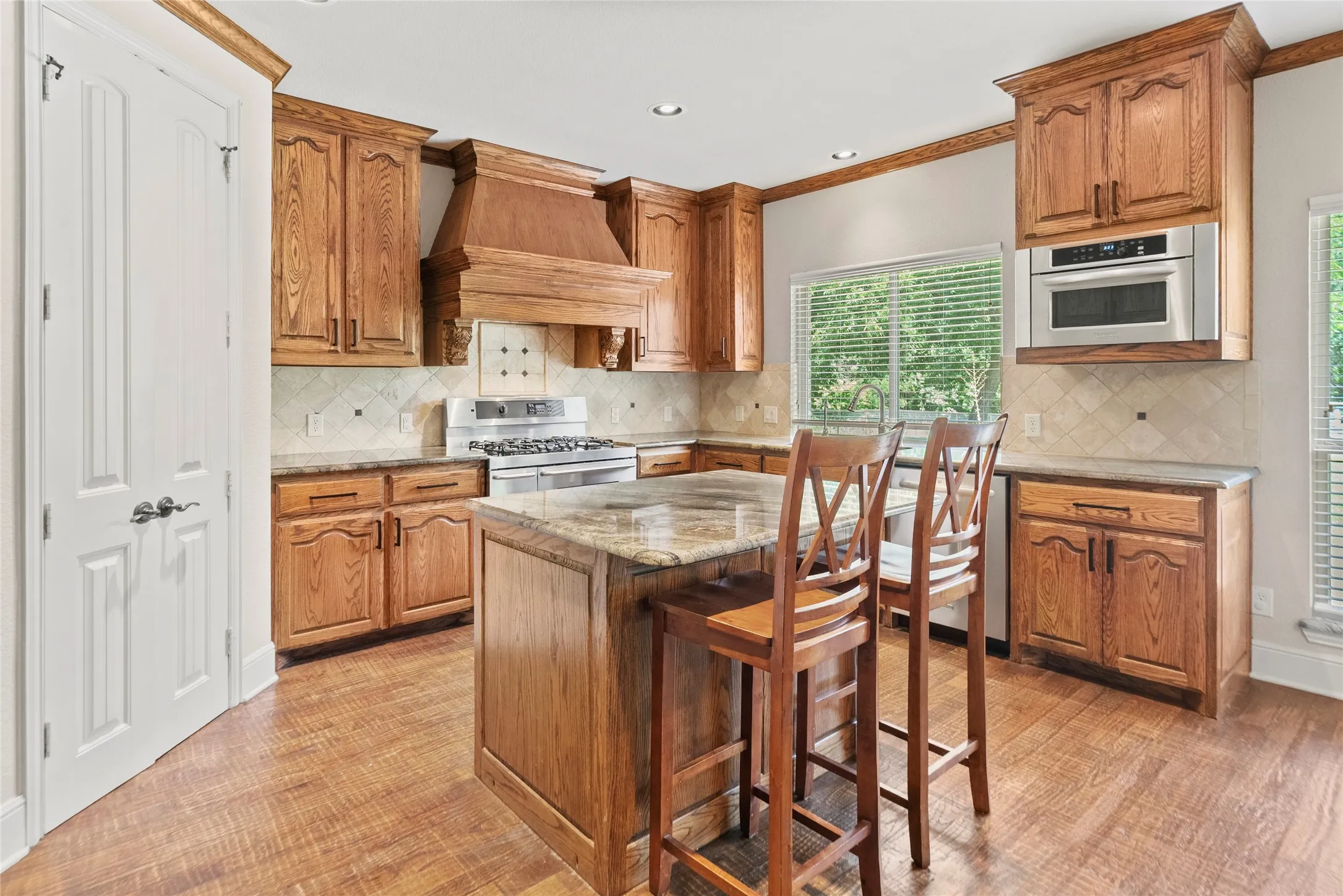 Single Family Residence For Sale in Fannin County , 239 County Road 4105, Bonham, Texas 75418, 4 Bedroom, 3 Bathroom, 3 Garage spaces, 2,600 Sqft, built in 2008, mls#21326013, Real Estate Agent in Bonham, Homes For Sale in Fannin county, Homes For Sale in Bonham, Realtor in Bonham Texas, Real Estate Brokerage Independent Realty Texas, Luminita Cordes Realtor