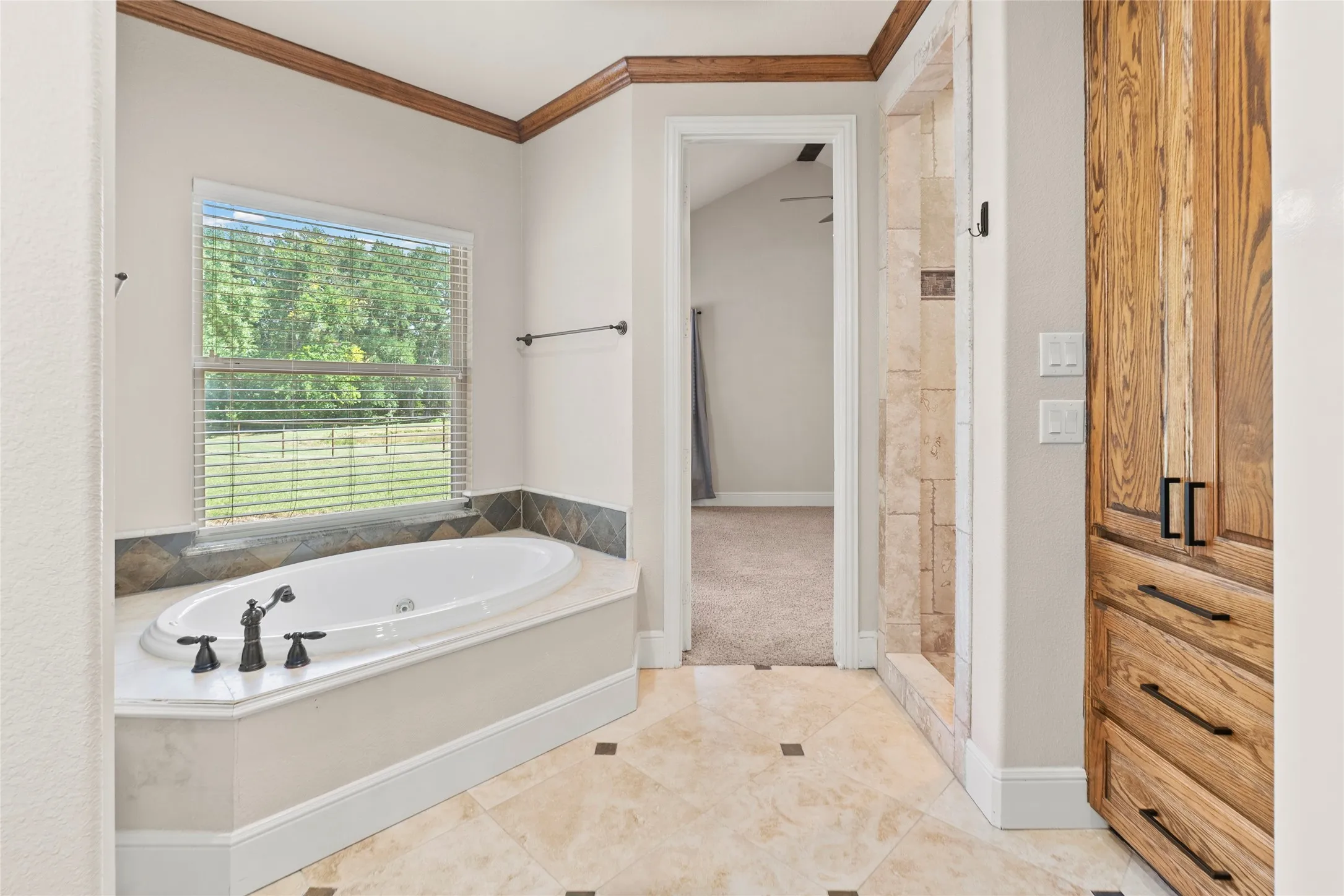 Single Family Residence For Sale in Fannin County , 239 County Road 4105, Bonham, Texas 75418, 4 Bedroom, 3 Bathroom, 3 Garage spaces, 2,600 Sqft, built in 2008, mls#21326013, Real Estate Agent in Bonham, Homes For Sale in Fannin county, Homes For Sale in Bonham, Realtor in Bonham Texas, Real Estate Brokerage Independent Realty Texas, Luminita Cordes Realtor