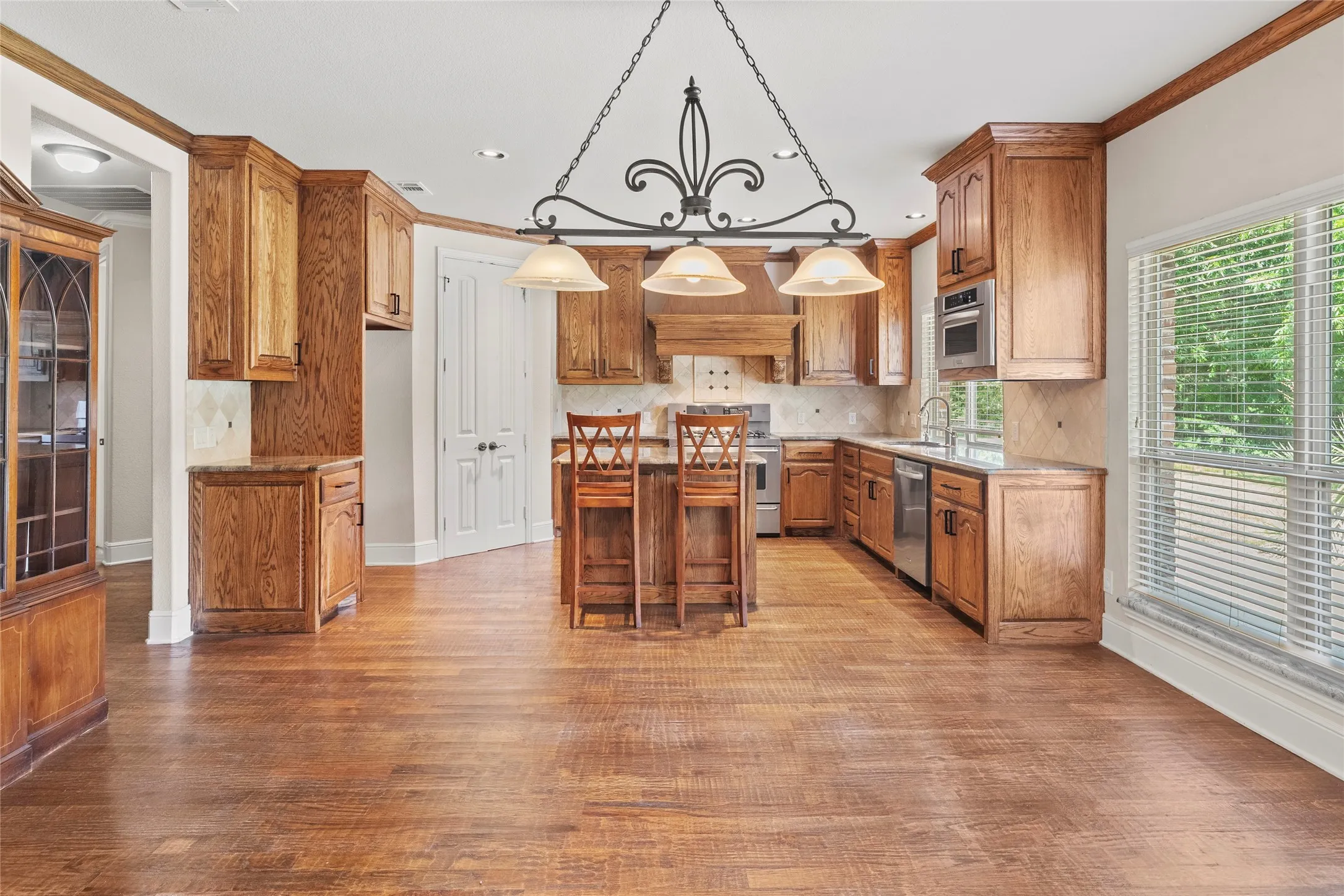 Single Family Residence For Sale in Fannin County , 239 County Road 4105, Bonham, Texas 75418, 4 Bedroom, 3 Bathroom, 3 Garage spaces, 2,600 Sqft, built in 2008, mls#21326013, Real Estate Agent in Bonham, Homes For Sale in Fannin county, Homes For Sale in Bonham, Realtor in Bonham Texas, Real Estate Brokerage Independent Realty Texas, Luminita Cordes Realtor