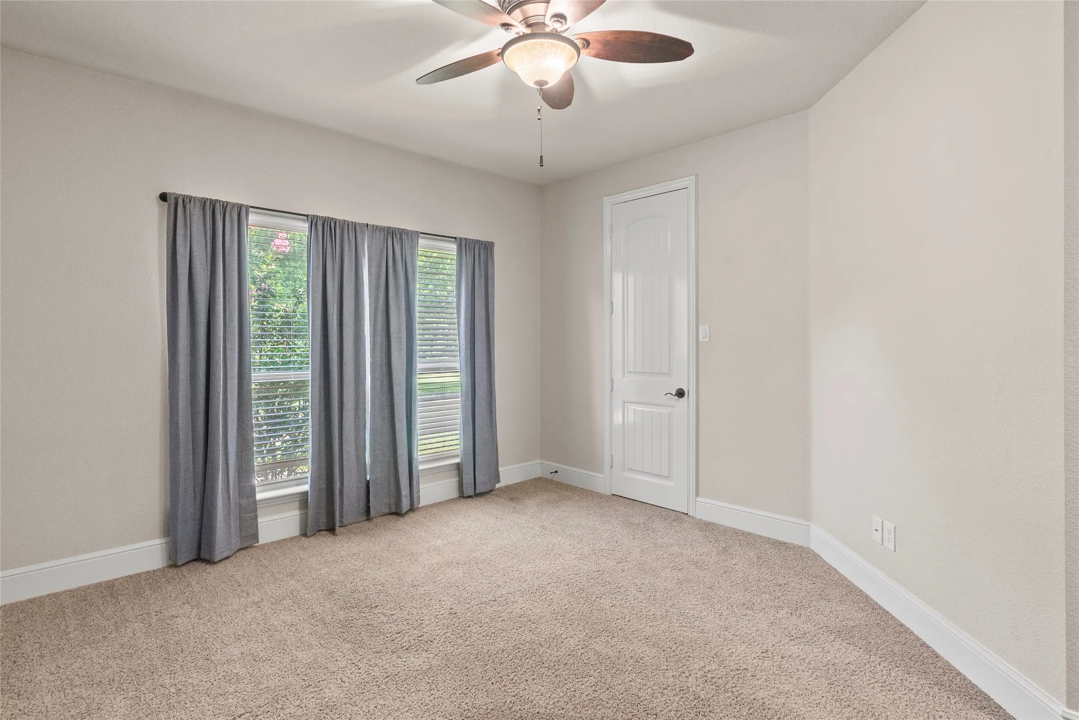 Single Family Residence For Sale in Fannin County , 239 County Road 4105, Bonham, Texas 75418, 4 Bedroom, 3 Bathroom, 3 Garage spaces, 2,600 Sqft, built in 2008, mls#21326013, Real Estate Agent in Bonham, Homes For Sale in Fannin county, Homes For Sale in Bonham, Realtor in Bonham Texas, Real Estate Brokerage Independent Realty Texas, Luminita Cordes Realtor