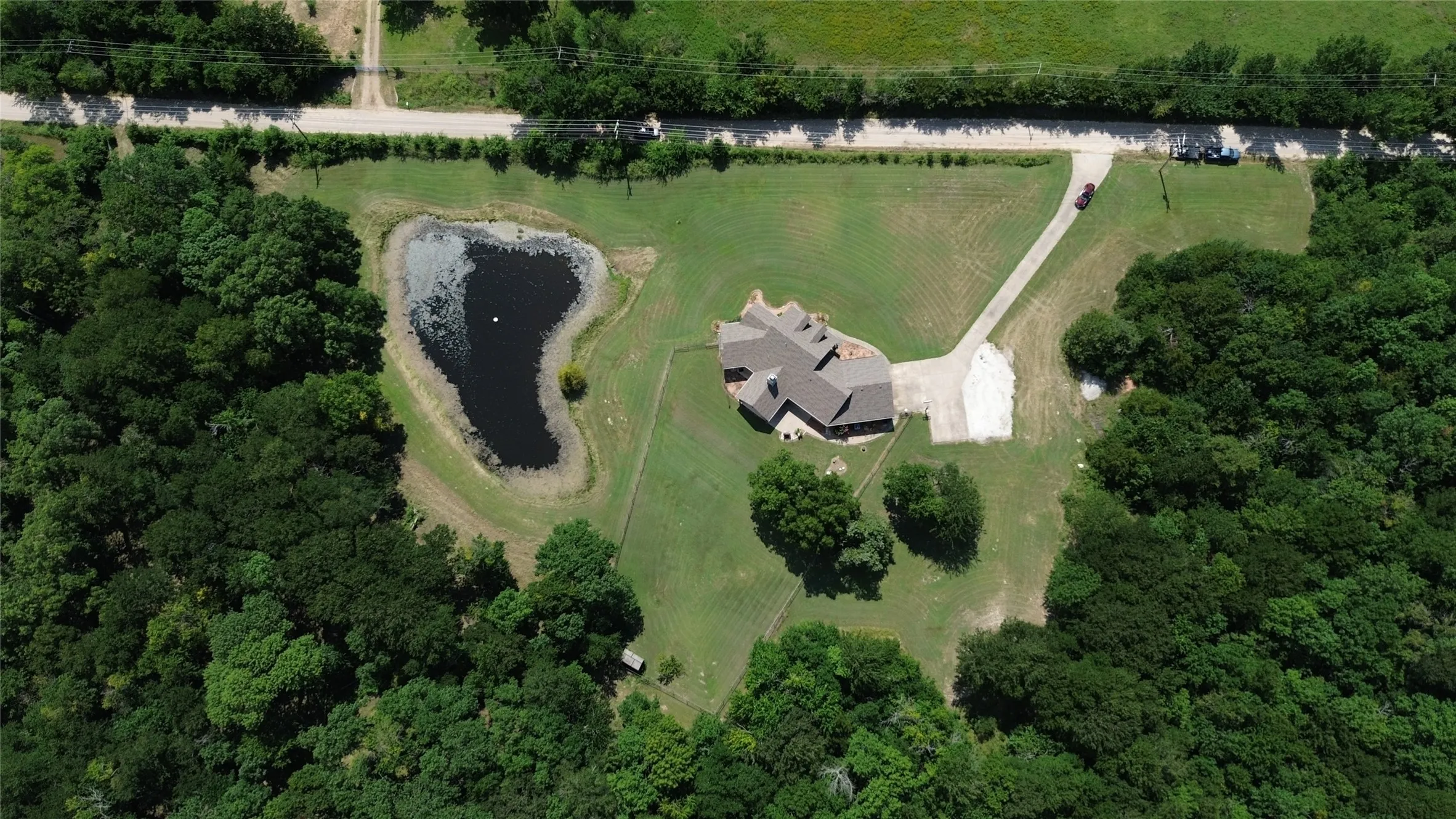 Single Family Residence For Sale in Fannin County , 239 County Road 4105, Bonham, Texas 75418, 4 Bedroom, 3 Bathroom, 3 Garage spaces, 2,600 Sqft, built in 2008, mls#21326013, Real Estate Agent in Bonham, Homes For Sale in Fannin county, Homes For Sale in Bonham, Realtor in Bonham Texas, Real Estate Brokerage Independent Realty Texas, Luminita Cordes Realtor