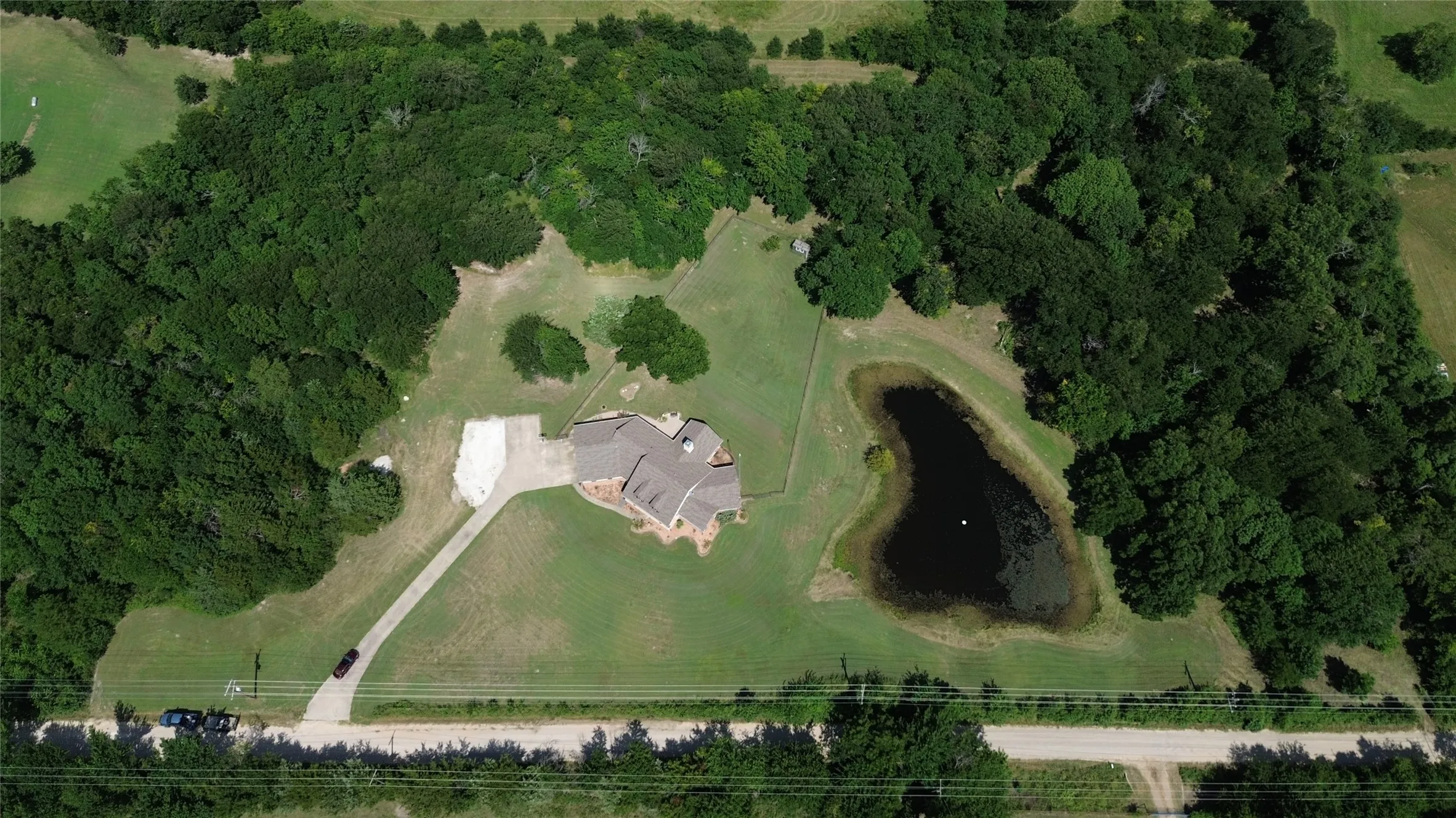 Single Family Residence For Sale in Fannin County , 239 County Road 4105, Bonham, Texas 75418, 4 Bedroom, 3 Bathroom, 3 Garage spaces, 2,600 Sqft, built in 2008, mls#21326013, Real Estate Agent in Bonham, Homes For Sale in Fannin county, Homes For Sale in Bonham, Realtor in Bonham Texas, Real Estate Brokerage Independent Realty Texas, Luminita Cordes Realtor