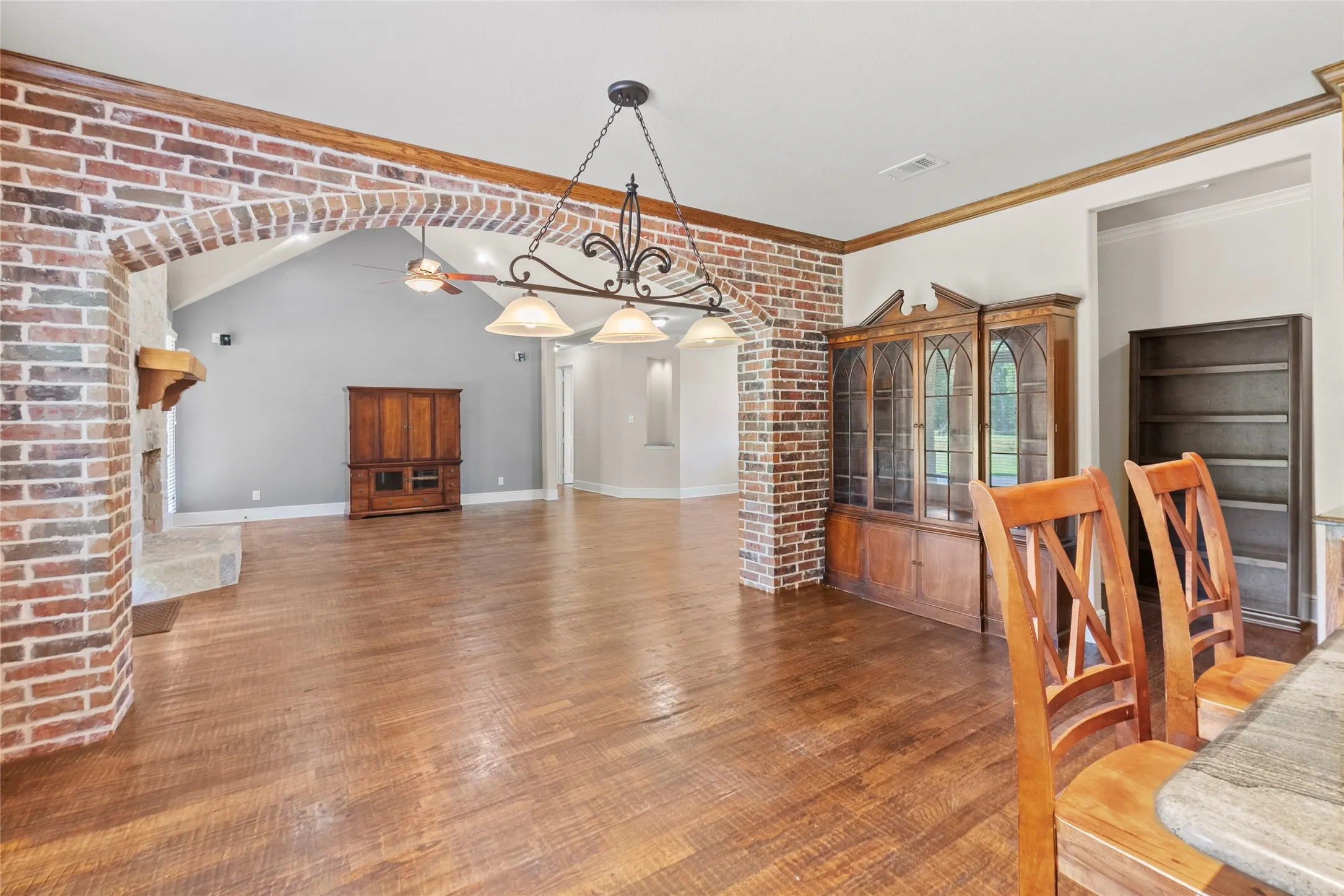 Single Family Residence For Sale in Fannin County , 239 County Road 4105, Bonham, Texas 75418, 4 Bedroom, 3 Bathroom, 3 Garage spaces, 2,600 Sqft, built in 2008, mls#21326013, Real Estate Agent in Bonham, Homes For Sale in Fannin county, Homes For Sale in Bonham, Realtor in Bonham Texas, Real Estate Brokerage Independent Realty Texas, Luminita Cordes Realtor