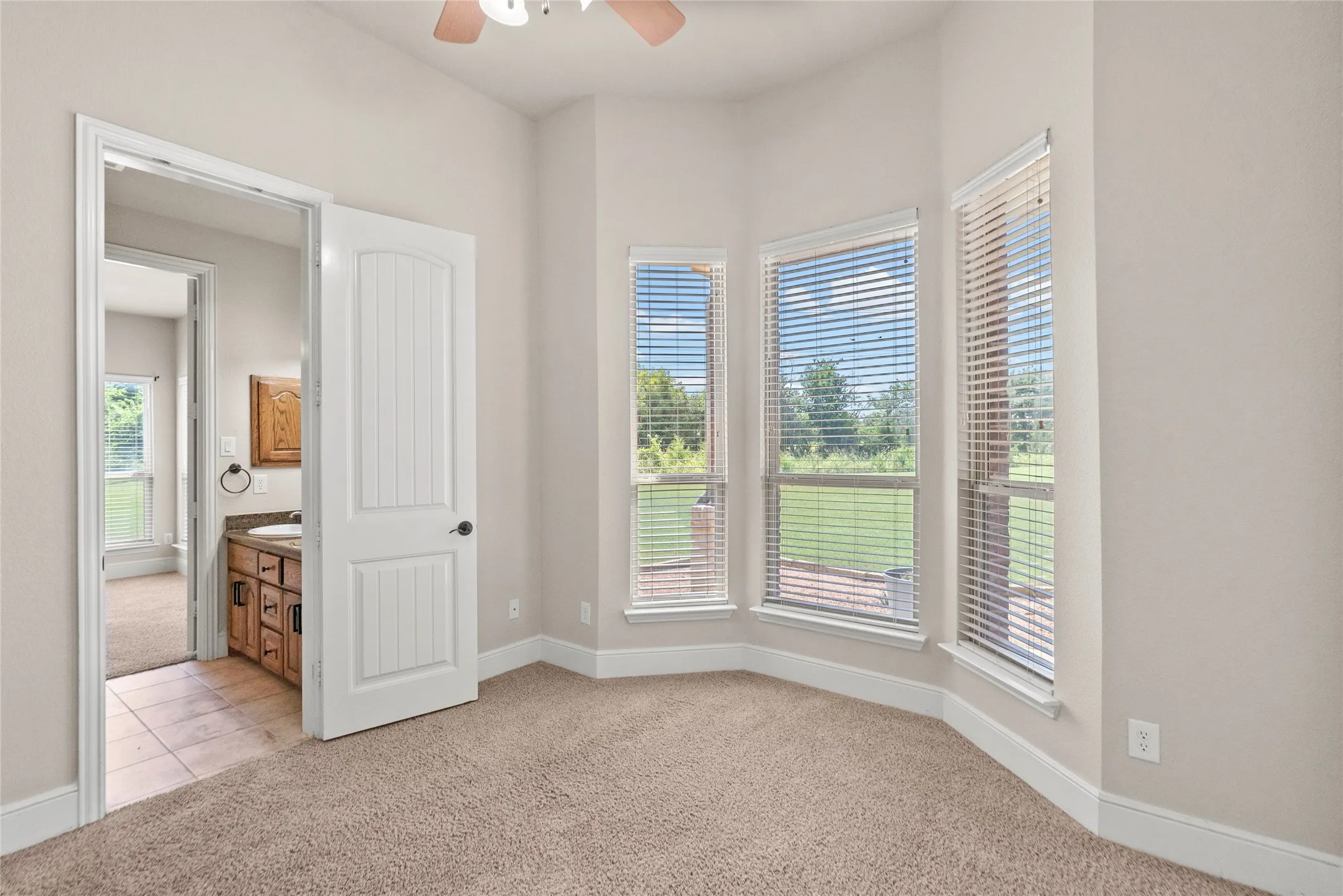 Single Family Residence For Sale in Fannin County , 239 County Road 4105, Bonham, Texas 75418, 4 Bedroom, 3 Bathroom, 3 Garage spaces, 2,600 Sqft, built in 2008, mls#21326013, Real Estate Agent in Bonham, Homes For Sale in Fannin county, Homes For Sale in Bonham, Realtor in Bonham Texas, Real Estate Brokerage Independent Realty Texas, Luminita Cordes Realtor