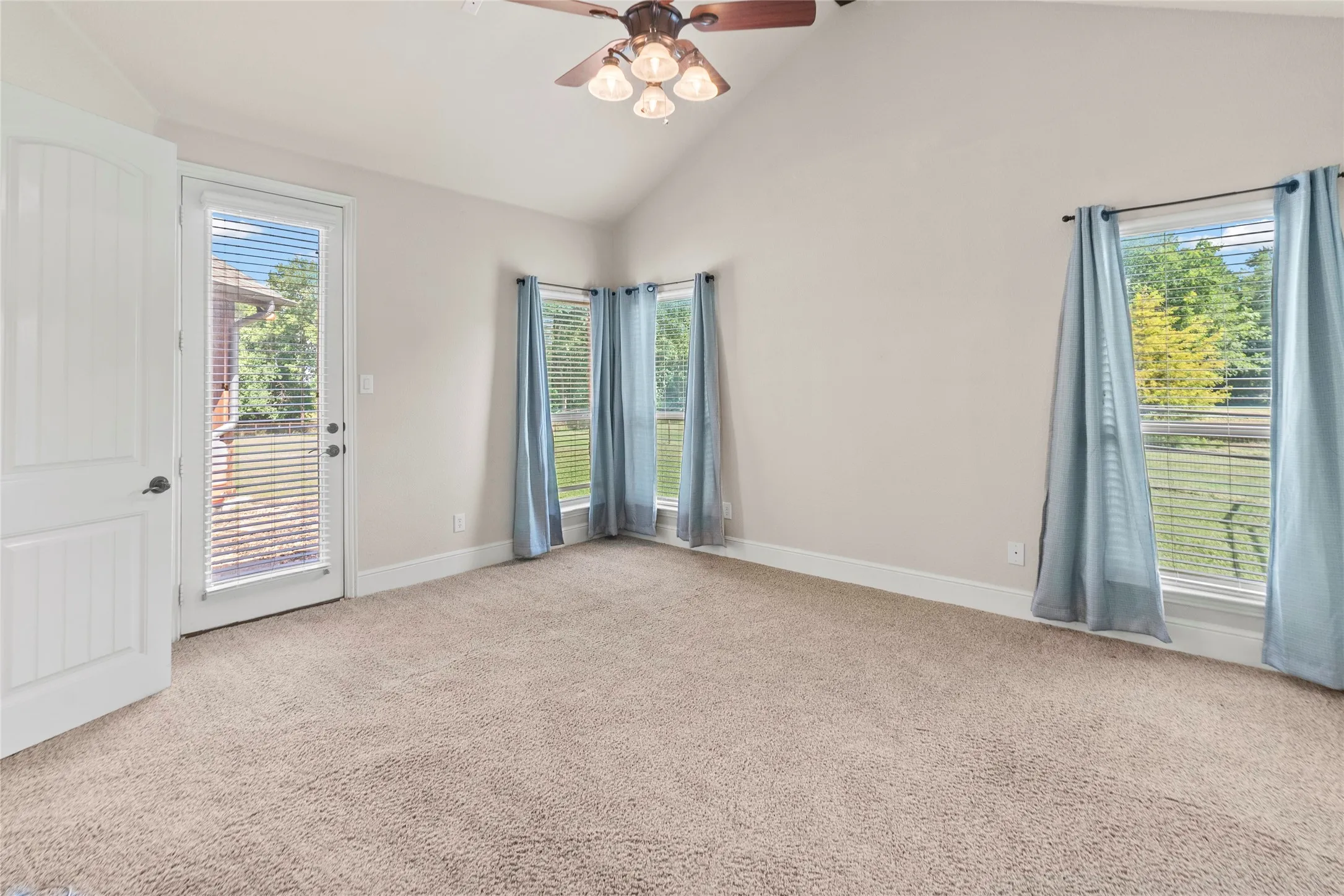 Single Family Residence For Sale in Fannin County , 239 County Road 4105, Bonham, Texas 75418, 4 Bedroom, 3 Bathroom, 3 Garage spaces, 2,600 Sqft, built in 2008, mls#21326013, Real Estate Agent in Bonham, Homes For Sale in Fannin county, Homes For Sale in Bonham, Realtor in Bonham Texas, Real Estate Brokerage Independent Realty Texas, Luminita Cordes Realtor
