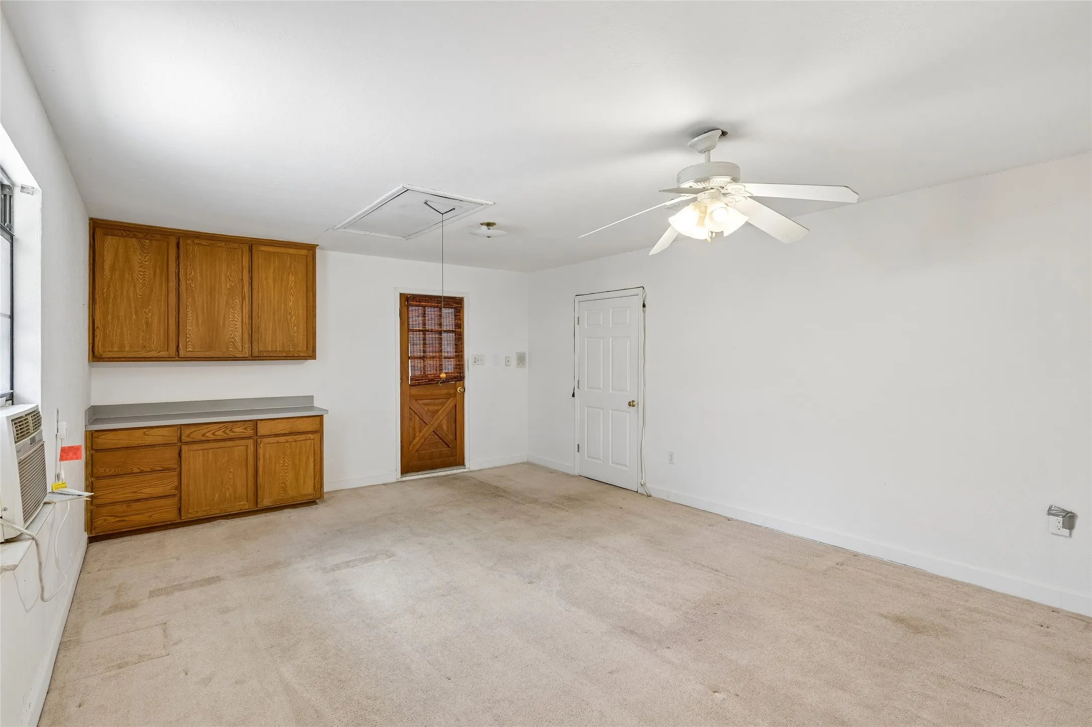 Single Family Residence For Sale in Tarrant County , 6600 Canalview Drive, Arlington, Texas 76016, 3 Bedroom, 2 Bathroom, 2 Garage spaces, 2,223 Sqft, built in 1984, mls#21321073, Real Estate Agent in Arlington, Homes For Sale in Tarrant county, Homes For Sale in Arlington, Realtor in Arlington Texas, Real Estate Brokerage Independent Realty Texas, Luminita Cordes Realtor