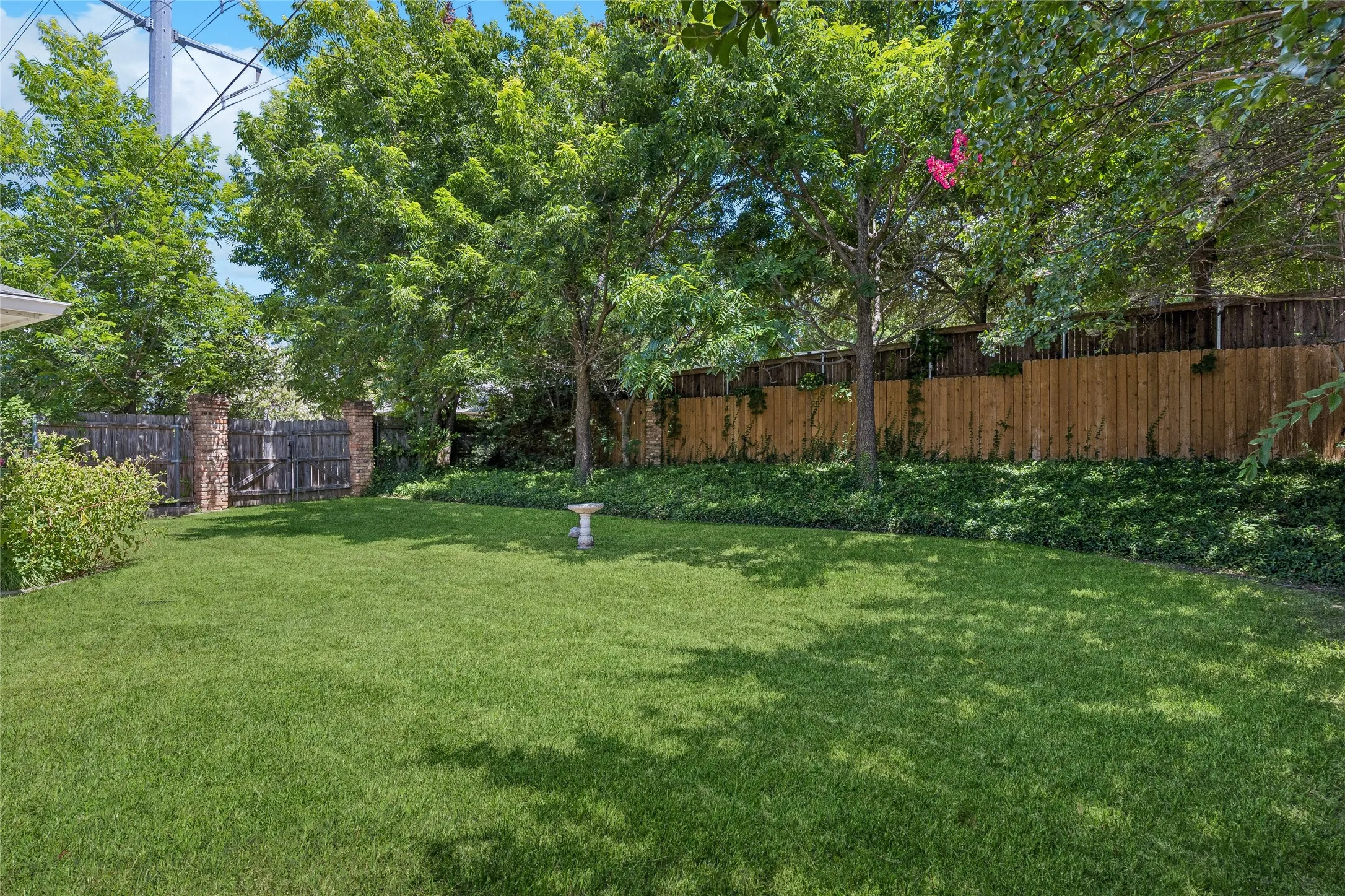 Single Family Residence For Sale in Tarrant County , 6600 Canalview Drive, Arlington, Texas 76016, 3 Bedroom, 2 Bathroom, 2 Garage spaces, 2,223 Sqft, built in 1984, mls#21321073, Real Estate Agent in Arlington, Homes For Sale in Tarrant county, Homes For Sale in Arlington, Realtor in Arlington Texas, Real Estate Brokerage Independent Realty Texas, Luminita Cordes Realtor