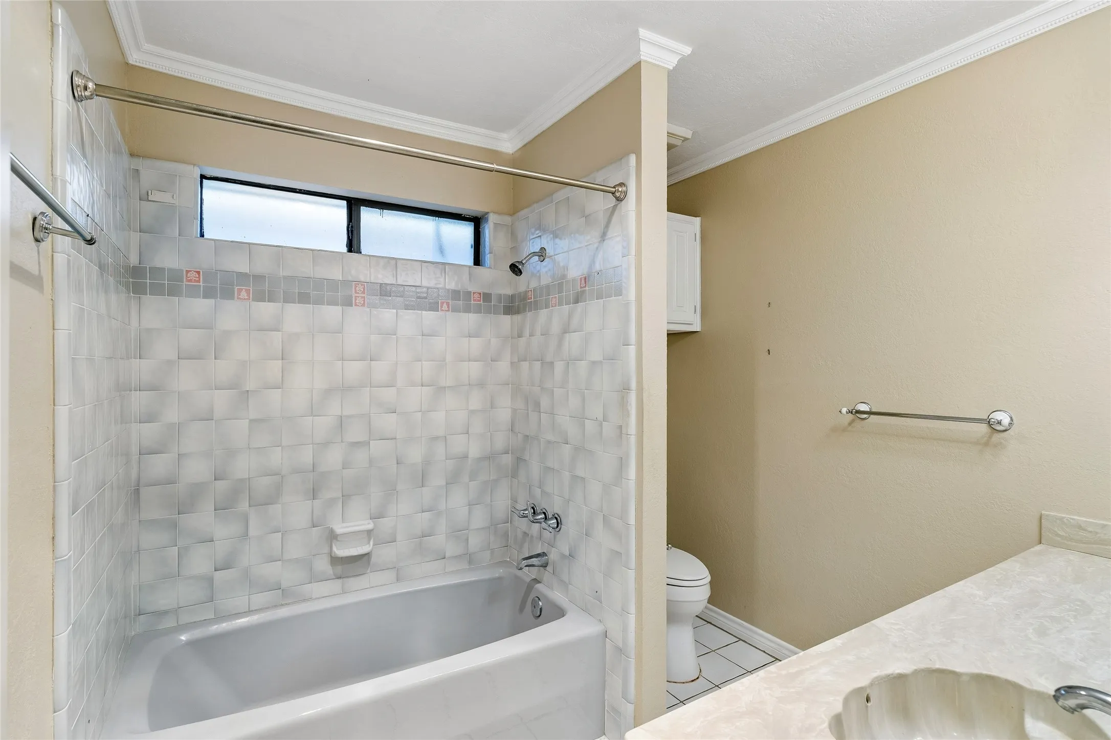 Single Family Residence For Sale in Tarrant County , 6600 Canalview Drive, Arlington, Texas 76016, 3 Bedroom, 2 Bathroom, 2 Garage spaces, 2,223 Sqft, built in 1984, mls#21321073, Real Estate Agent in Arlington, Homes For Sale in Tarrant county, Homes For Sale in Arlington, Realtor in Arlington Texas, Real Estate Brokerage Independent Realty Texas, Luminita Cordes Realtor
