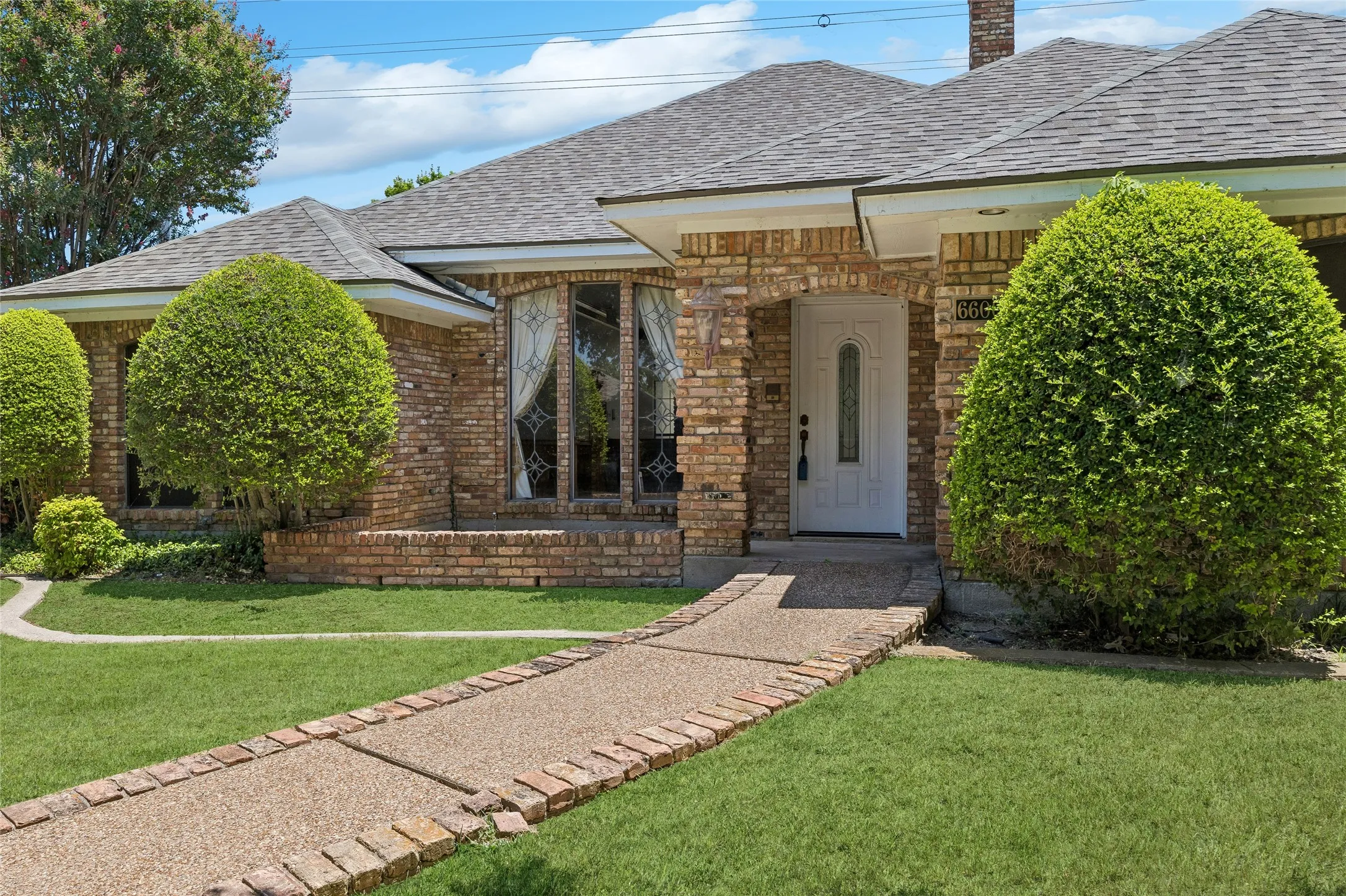 Single Family Residence For Sale in Tarrant County , 6600 Canalview Drive, Arlington, Texas 76016, 3 Bedroom, 2 Bathroom, 2 Garage spaces, 2,223 Sqft, built in 1984, mls#21321073, Real Estate Agent in Arlington, Homes For Sale in Tarrant county, Homes For Sale in Arlington, Realtor in Arlington Texas, Real Estate Brokerage Independent Realty Texas, Luminita Cordes Realtor