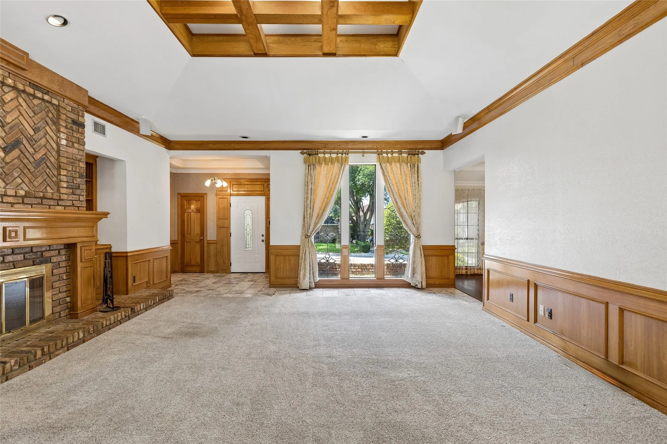 Single Family Residence For Sale in Tarrant County , 6600 Canalview Drive, Arlington, Texas 76016, 3 Bedroom, 2 Bathroom, 2 Garage spaces, 2,223 Sqft, built in 1984, mls#21321073, Real Estate Agent in Arlington, Homes For Sale in Tarrant county, Homes For Sale in Arlington, Realtor in Arlington Texas, Real Estate Brokerage Independent Realty Texas, Luminita Cordes Realtor