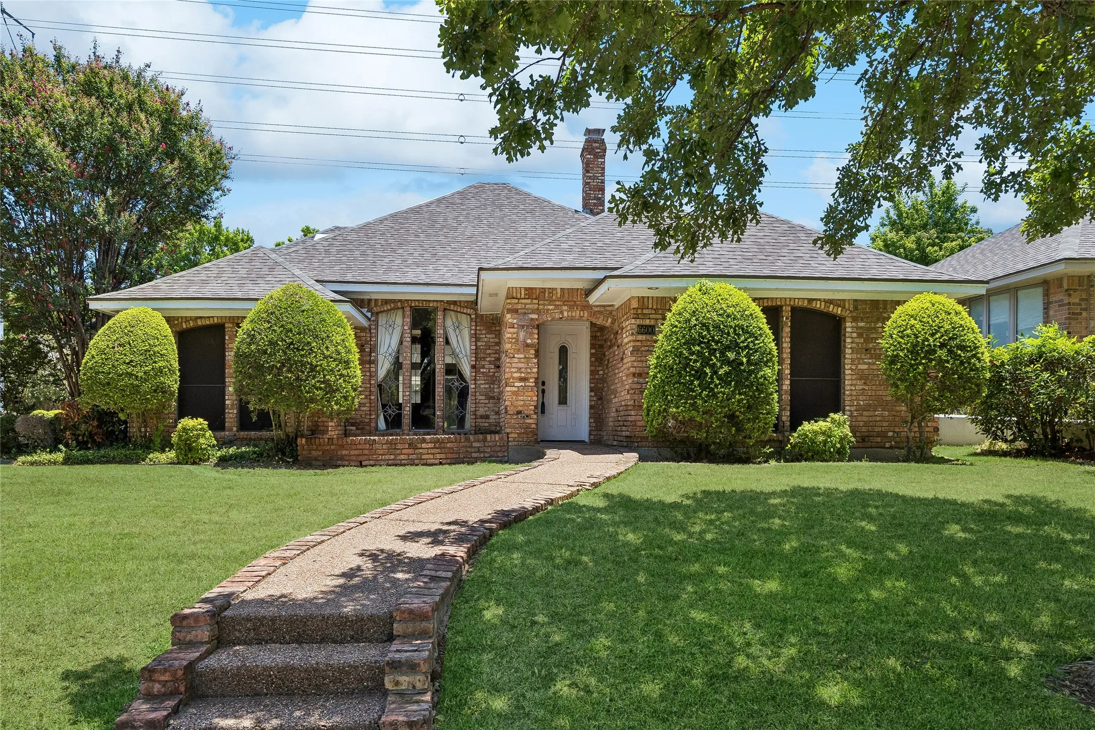Single Family Residence For Sale in Tarrant County , 6600 Canalview Drive, Arlington, Texas 76016, 3 Bedroom, 2 Bathroom, 2 Garage spaces, 2,223 Sqft, built in 1984, mls#21321073, Real Estate Agent in Arlington, Homes For Sale in Tarrant county, Homes For Sale in Arlington, Realtor in Arlington Texas, Real Estate Brokerage Independent Realty Texas, Luminita Cordes Realtor