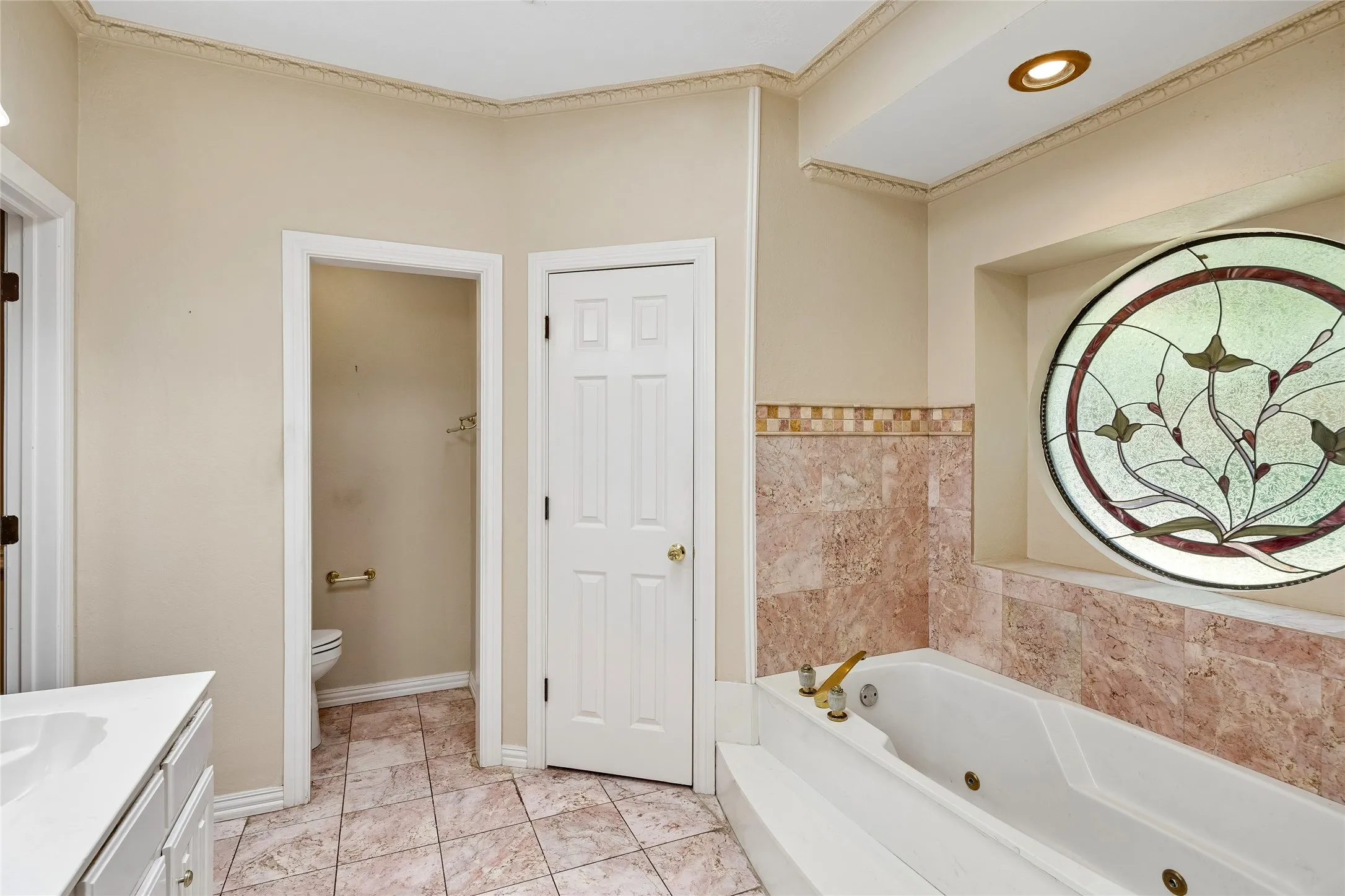 Single Family Residence For Sale in Tarrant County , 6600 Canalview Drive, Arlington, Texas 76016, 3 Bedroom, 2 Bathroom, 2 Garage spaces, 2,223 Sqft, built in 1984, mls#21321073, Real Estate Agent in Arlington, Homes For Sale in Tarrant county, Homes For Sale in Arlington, Realtor in Arlington Texas, Real Estate Brokerage Independent Realty Texas, Luminita Cordes Realtor