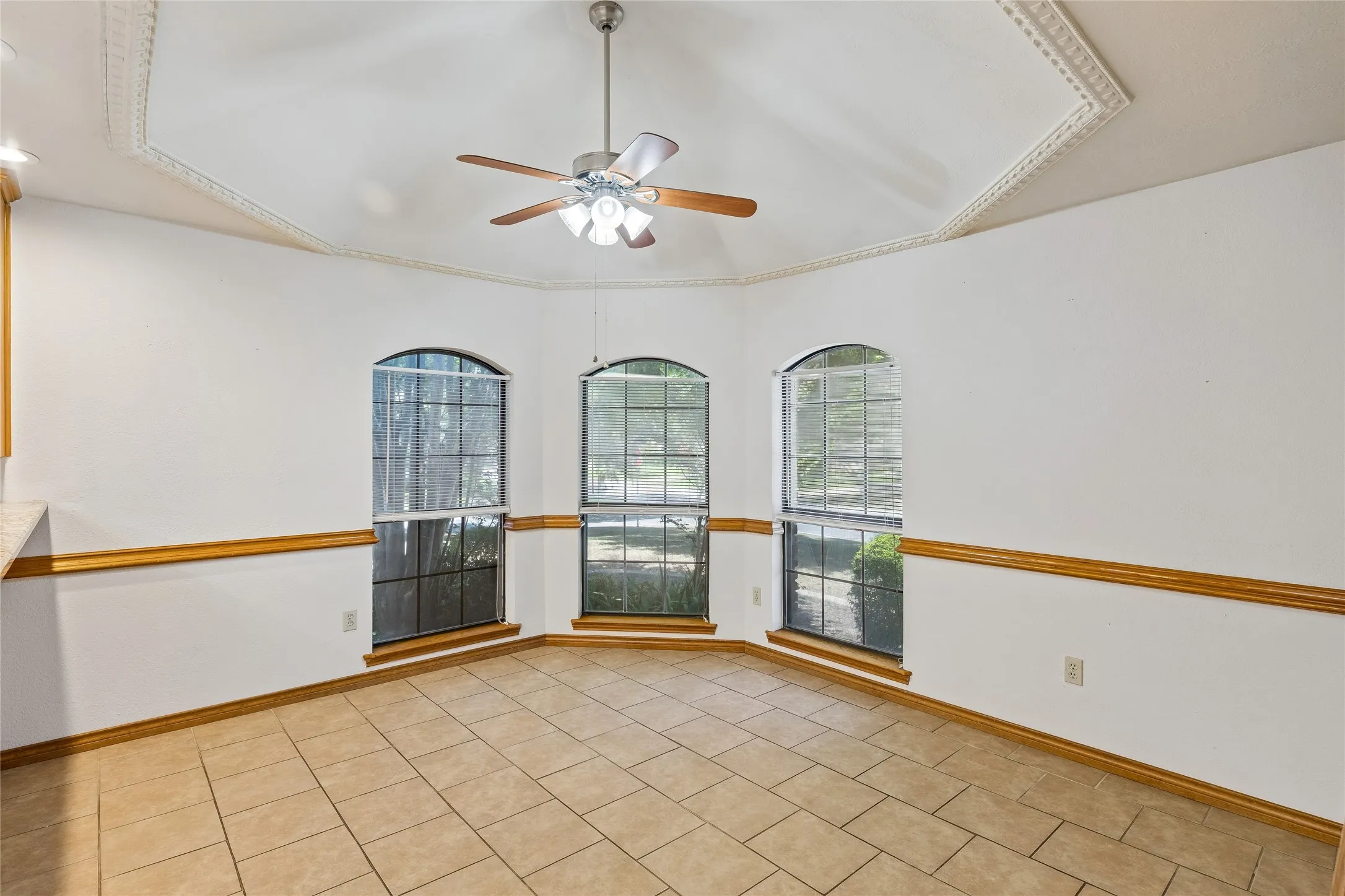 Single Family Residence For Sale in Tarrant County , 6600 Canalview Drive, Arlington, Texas 76016, 3 Bedroom, 2 Bathroom, 2 Garage spaces, 2,223 Sqft, built in 1984, mls#21321073, Real Estate Agent in Arlington, Homes For Sale in Tarrant county, Homes For Sale in Arlington, Realtor in Arlington Texas, Real Estate Brokerage Independent Realty Texas, Luminita Cordes Realtor