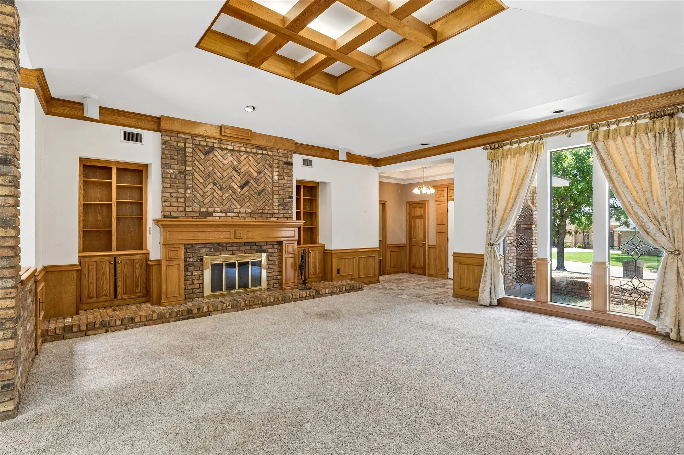 Single Family Residence For Sale in Tarrant County , 6600 Canalview Drive, Arlington, Texas 76016, 3 Bedroom, 2 Bathroom, 2 Garage spaces, 2,223 Sqft, built in 1984, mls#21321073, Real Estate Agent in Arlington, Homes For Sale in Tarrant county, Homes For Sale in Arlington, Realtor in Arlington Texas, Real Estate Brokerage Independent Realty Texas, Luminita Cordes Realtor