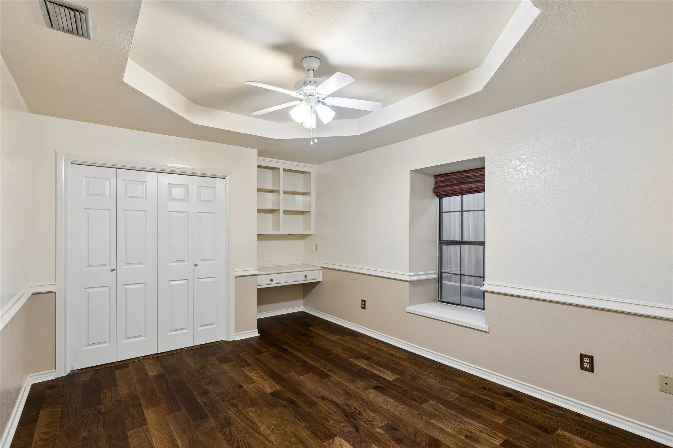 Single Family Residence For Sale in Tarrant County , 6600 Canalview Drive, Arlington, Texas 76016, 3 Bedroom, 2 Bathroom, 2 Garage spaces, 2,223 Sqft, built in 1984, mls#21321073, Real Estate Agent in Arlington, Homes For Sale in Tarrant county, Homes For Sale in Arlington, Realtor in Arlington Texas, Real Estate Brokerage Independent Realty Texas, Luminita Cordes Realtor