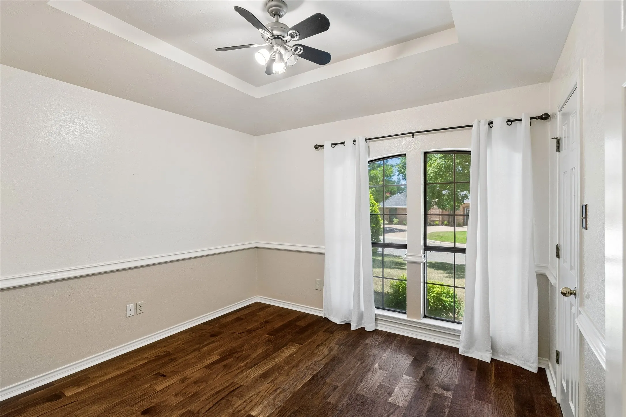 Single Family Residence For Sale in Tarrant County , 6600 Canalview Drive, Arlington, Texas 76016, 3 Bedroom, 2 Bathroom, 2 Garage spaces, 2,223 Sqft, built in 1984, mls#21321073, Real Estate Agent in Arlington, Homes For Sale in Tarrant county, Homes For Sale in Arlington, Realtor in Arlington Texas, Real Estate Brokerage Independent Realty Texas, Luminita Cordes Realtor