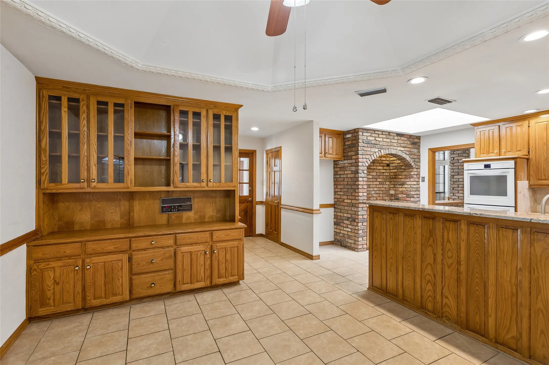 Single Family Residence For Sale in Tarrant County , 6600 Canalview Drive, Arlington, Texas 76016, 3 Bedroom, 2 Bathroom, 2 Garage spaces, 2,223 Sqft, built in 1984, mls#21321073, Real Estate Agent in Arlington, Homes For Sale in Tarrant county, Homes For Sale in Arlington, Realtor in Arlington Texas, Real Estate Brokerage Independent Realty Texas, Luminita Cordes Realtor