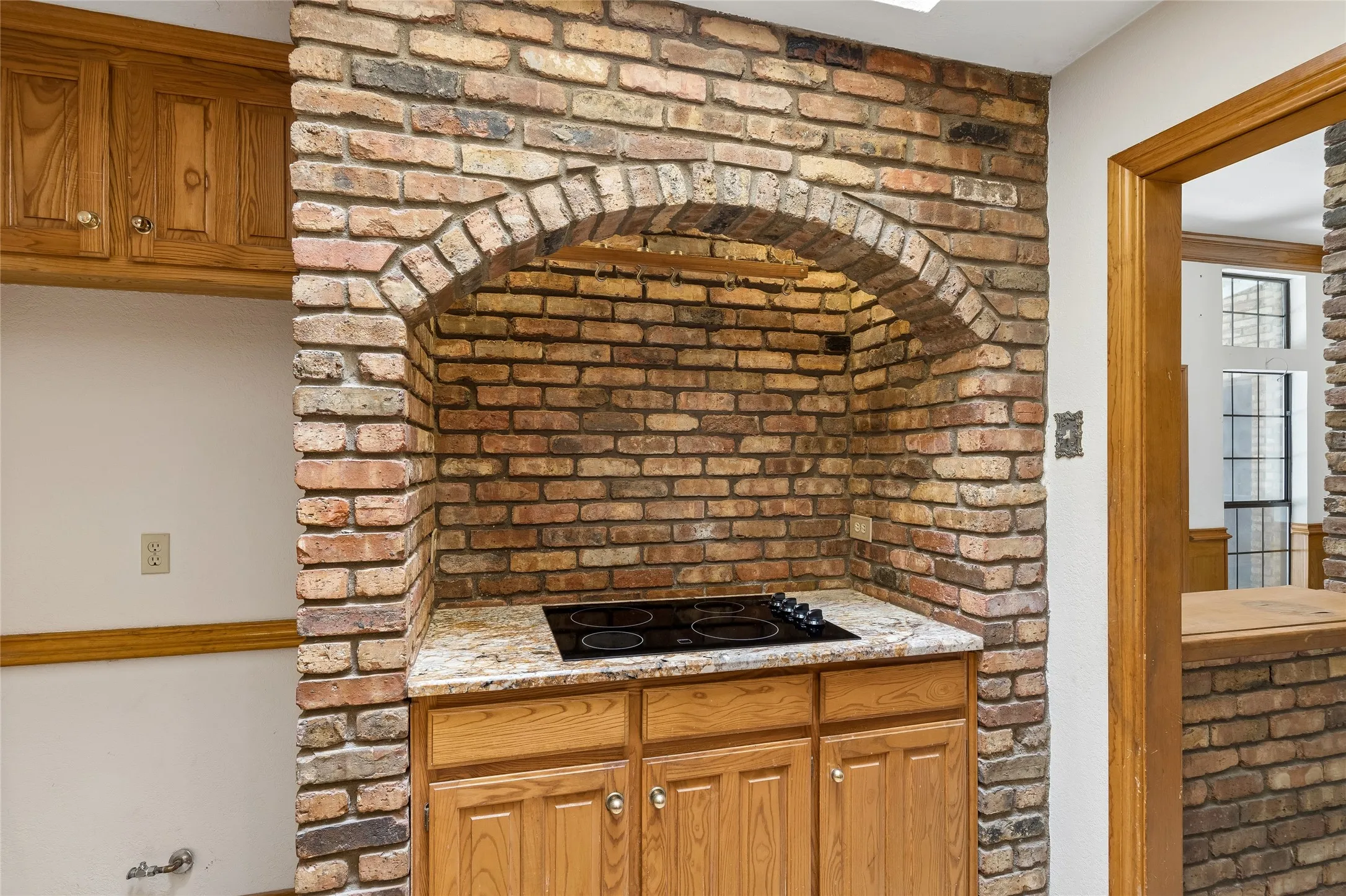 Single Family Residence For Sale in Tarrant County , 6600 Canalview Drive, Arlington, Texas 76016, 3 Bedroom, 2 Bathroom, 2 Garage spaces, 2,223 Sqft, built in 1984, mls#21321073, Real Estate Agent in Arlington, Homes For Sale in Tarrant county, Homes For Sale in Arlington, Realtor in Arlington Texas, Real Estate Brokerage Independent Realty Texas, Luminita Cordes Realtor