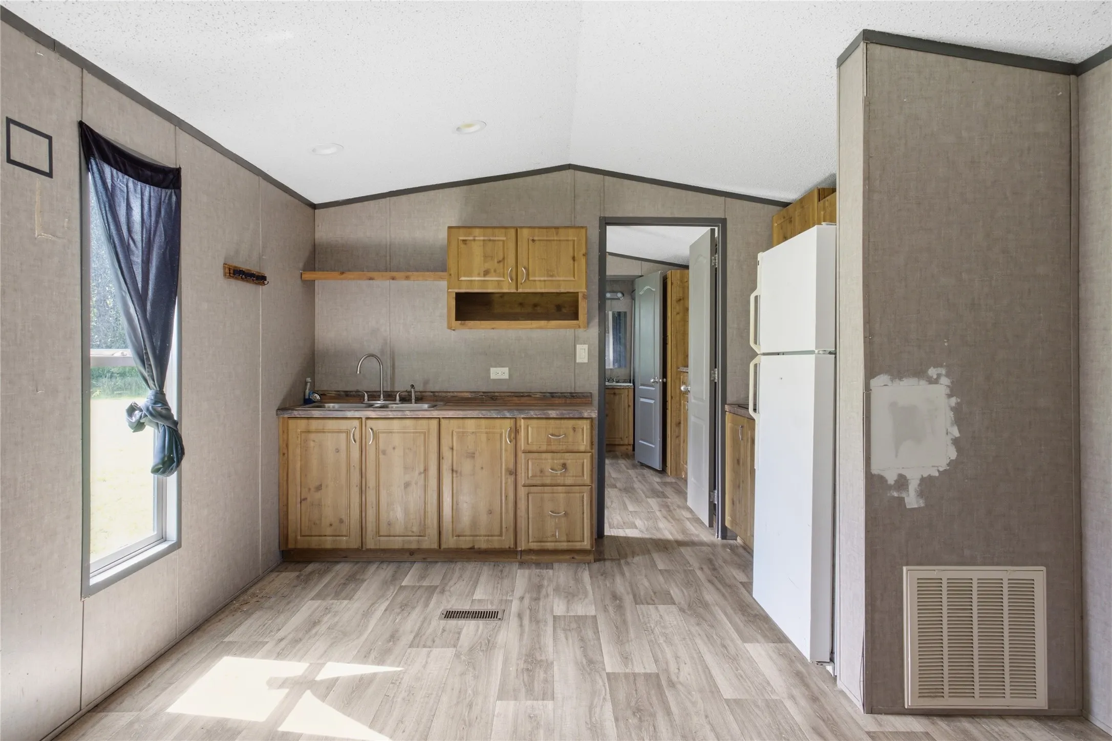 Single Family Residence For Sale in Delta County , 740 E Marshall Avenue, Cooper, Texas 75432, 1 Bedroom, 1 Bathroom, Garage spaces, 616 Sqft, built in 0, Price $87,500, mls#21325992, Real Estate Agent in Cooper, Homes For Sale in Delta county, Homes For Sale in Cooper, Realtor in Cooper Texas, Real Estate Brokerage Independent Realty Texas, Luminita Cordes Realtor