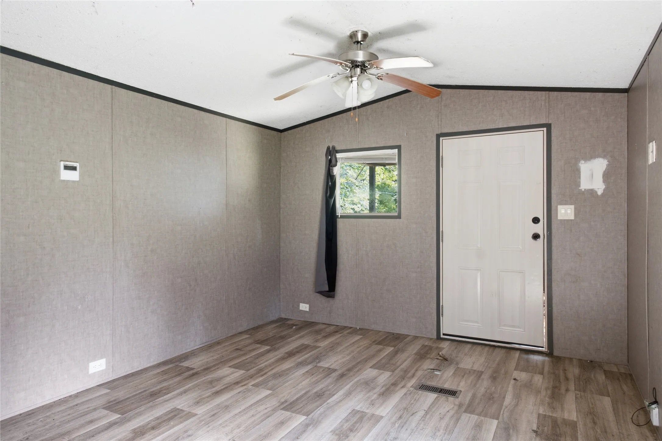 Single Family Residence For Sale in Delta County , 740 E Marshall Avenue, Cooper, Texas 75432, 1 Bedroom, 1 Bathroom, Garage spaces, 616 Sqft, built in 0, Price $87,500, mls#21325992, Real Estate Agent in Cooper, Homes For Sale in Delta county, Homes For Sale in Cooper, Realtor in Cooper Texas, Real Estate Brokerage Independent Realty Texas, Luminita Cordes Realtor