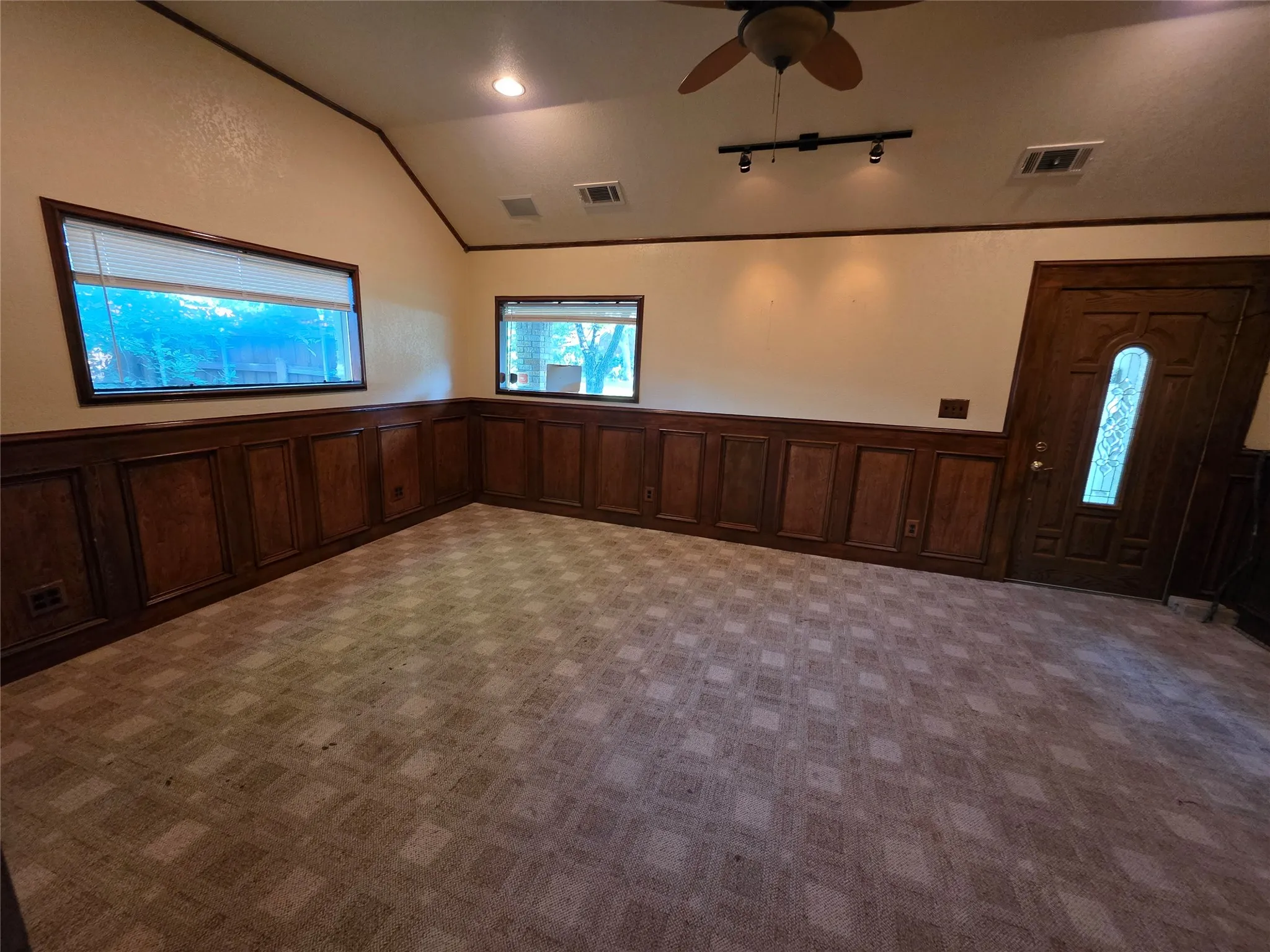Single Family Residence For Sale in Tarrant County , 2216 Daisy Lane, Fort Worth, Texas 76111, 3 Bedroom, 2 Bathroom, Garage spaces, 1,550 Sqft, built in 1928, mls#21324709, Real Estate Agent in Fort Worth, Homes For Sale in Tarrant county, Homes For Sale in Fort Worth, Realtor in Fort Worth Texas, Real Estate Brokerage Independent Realty Texas, Luminita Cordes Realtor