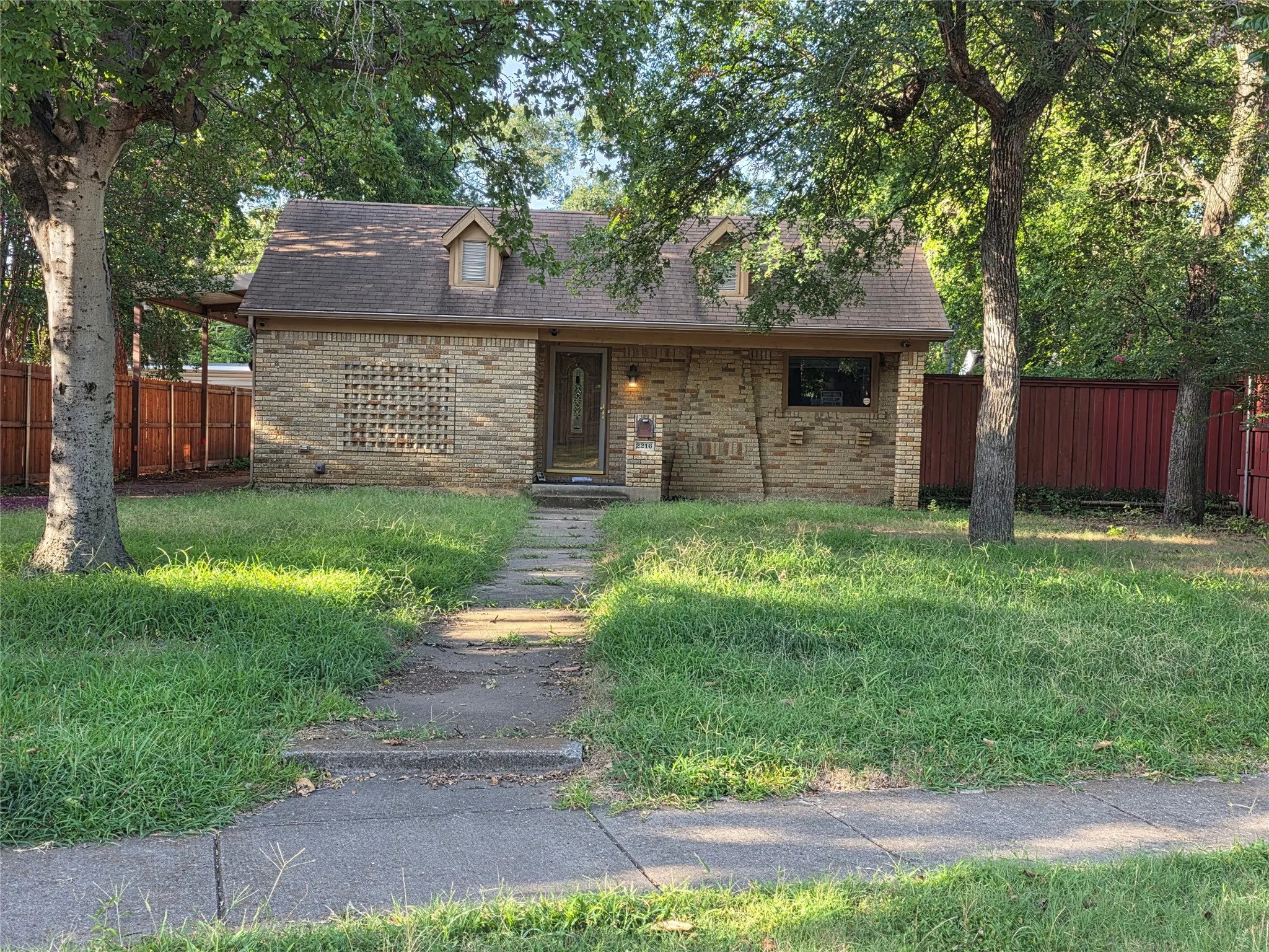 Single Family Residence For Sale in Tarrant County , 2216 Daisy Lane, Fort Worth, Texas 76111, 3 Bedroom, 2 Bathroom, Garage spaces, 1,550 Sqft, built in 1928, mls#21324709, Real Estate Agent in Fort Worth, Homes For Sale in Tarrant county, Homes For Sale in Fort Worth, Realtor in Fort Worth Texas, Real Estate Brokerage Independent Realty Texas, Luminita Cordes Realtor