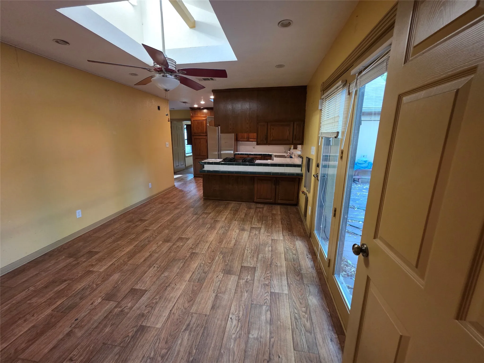 Single Family Residence For Sale in Tarrant County , 2216 Daisy Lane, Fort Worth, Texas 76111, 3 Bedroom, 2 Bathroom, Garage spaces, 1,550 Sqft, built in 1928, mls#21324709, Real Estate Agent in Fort Worth, Homes For Sale in Tarrant county, Homes For Sale in Fort Worth, Realtor in Fort Worth Texas, Real Estate Brokerage Independent Realty Texas, Luminita Cordes Realtor