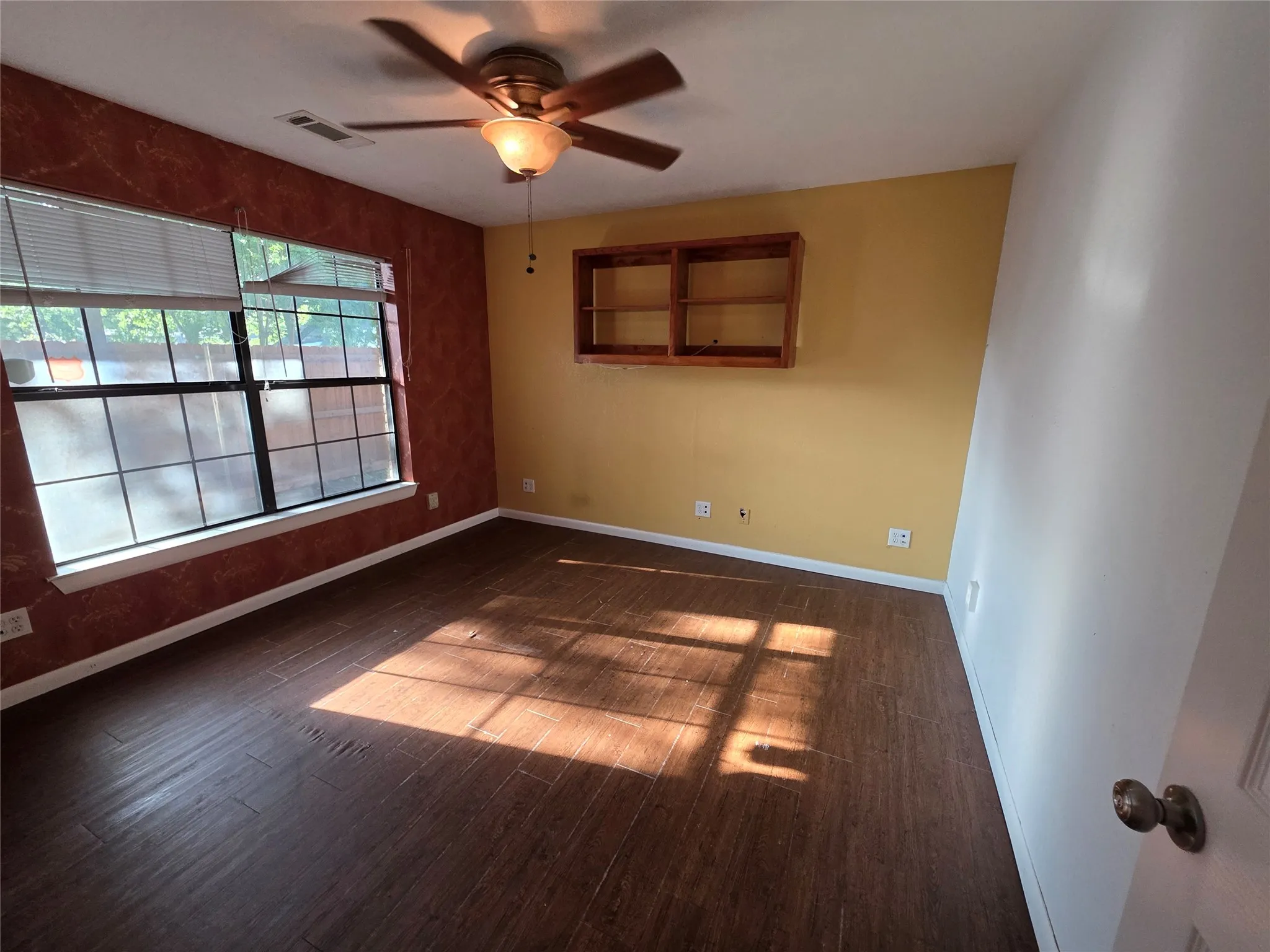 Single Family Residence For Sale in Tarrant County , 2216 Daisy Lane, Fort Worth, Texas 76111, 3 Bedroom, 2 Bathroom, Garage spaces, 1,550 Sqft, built in 1928, mls#21324709, Real Estate Agent in Fort Worth, Homes For Sale in Tarrant county, Homes For Sale in Fort Worth, Realtor in Fort Worth Texas, Real Estate Brokerage Independent Realty Texas, Luminita Cordes Realtor