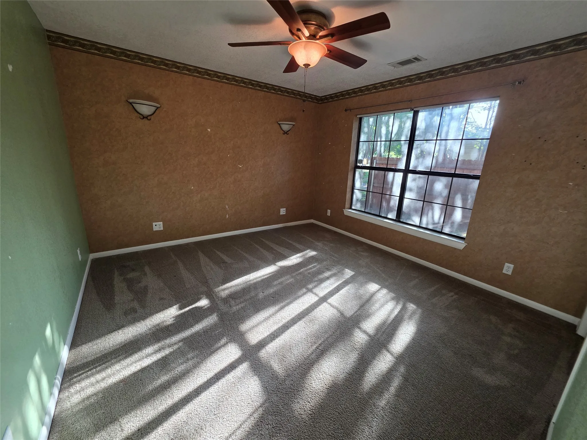 Single Family Residence For Sale in Tarrant County , 2216 Daisy Lane, Fort Worth, Texas 76111, 3 Bedroom, 2 Bathroom, Garage spaces, 1,550 Sqft, built in 1928, mls#21324709, Real Estate Agent in Fort Worth, Homes For Sale in Tarrant county, Homes For Sale in Fort Worth, Realtor in Fort Worth Texas, Real Estate Brokerage Independent Realty Texas, Luminita Cordes Realtor
