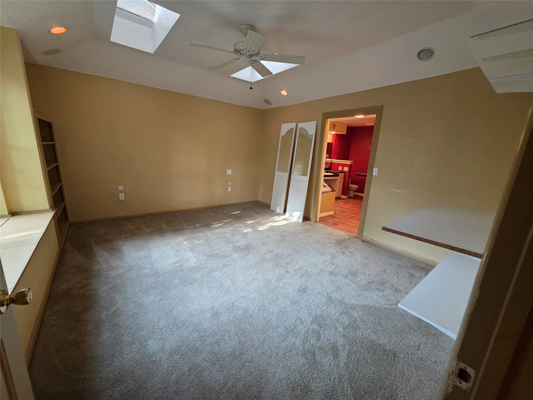 Single Family Residence For Sale in Tarrant County , 2216 Daisy Lane, Fort Worth, Texas 76111, 3 Bedroom, 2 Bathroom, Garage spaces, 1,550 Sqft, built in 1928, mls#21324709, Real Estate Agent in Fort Worth, Homes For Sale in Tarrant county, Homes For Sale in Fort Worth, Realtor in Fort Worth Texas, Real Estate Brokerage Independent Realty Texas, Luminita Cordes Realtor