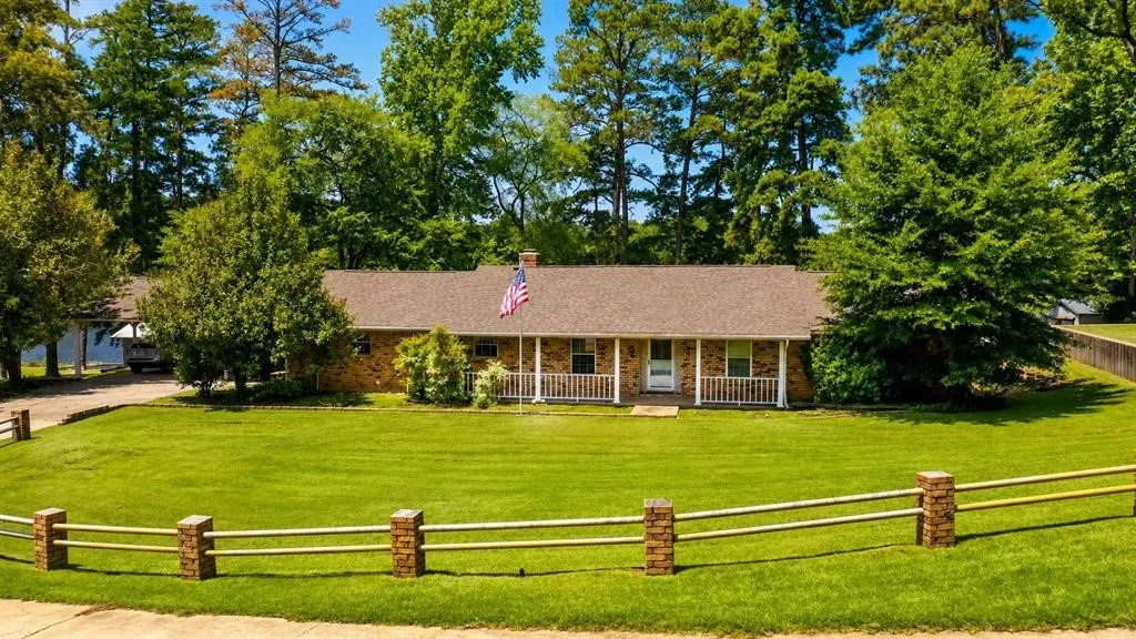 Single Family Residence For Sale in Cass County , 316 County Road 2750, Hughes Springs, Texas 75656, 3 Bedroom, 3 Bathroom, Garage spaces, 2,694 Sqft, built in 1976, mls#21326018, Real Estate Agent in Hughes Springs, Homes For Sale in Cass county, Homes For Sale in Hughes Springs, Realtor in Hughes Springs Texas, Real Estate Brokerage Independent Realty Texas, Luminita Cordes Realtor