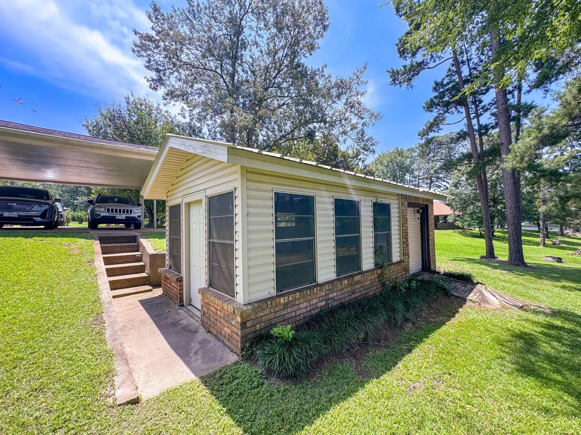 Single Family Residence For Sale in Cass County , 316 County Road 2750, Hughes Springs, Texas 75656, 3 Bedroom, 3 Bathroom, Garage spaces, 2,694 Sqft, built in 1976, mls#21326018, Real Estate Agent in Hughes Springs, Homes For Sale in Cass county, Homes For Sale in Hughes Springs, Realtor in Hughes Springs Texas, Real Estate Brokerage Independent Realty Texas, Luminita Cordes Realtor
