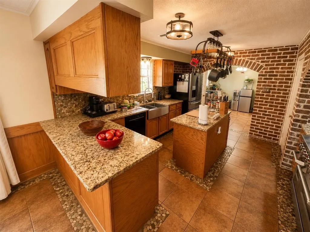 Single Family Residence For Sale in Cass County , 316 County Road 2750, Hughes Springs, Texas 75656, 3 Bedroom, 3 Bathroom, Garage spaces, 2,694 Sqft, built in 1976, mls#21326018, Real Estate Agent in Hughes Springs, Homes For Sale in Cass county, Homes For Sale in Hughes Springs, Realtor in Hughes Springs Texas, Real Estate Brokerage Independent Realty Texas, Luminita Cordes Realtor