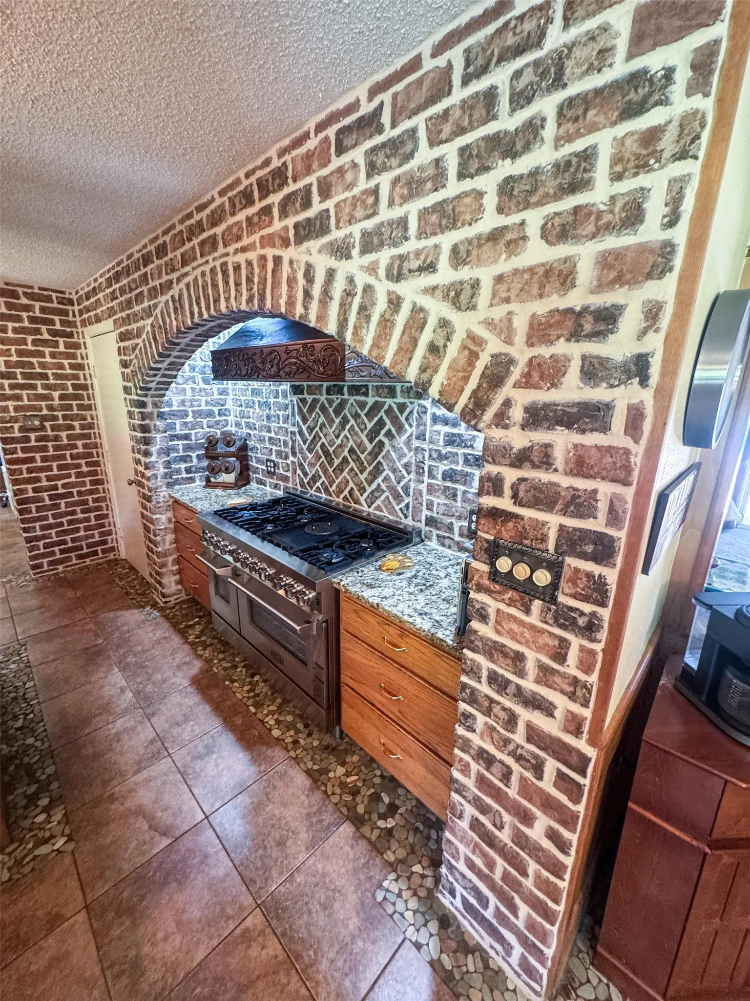 Single Family Residence For Sale in Cass County , 316 County Road 2750, Hughes Springs, Texas 75656, 3 Bedroom, 3 Bathroom, Garage spaces, 2,694 Sqft, built in 1976, mls#21326018, Real Estate Agent in Hughes Springs, Homes For Sale in Cass county, Homes For Sale in Hughes Springs, Realtor in Hughes Springs Texas, Real Estate Brokerage Independent Realty Texas, Luminita Cordes Realtor