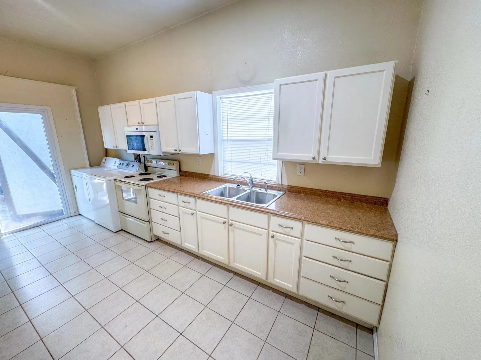 Single Family Residence For Sale in Cass County , 316 County Road 2750, Hughes Springs, Texas 75656, 3 Bedroom, 3 Bathroom, Garage spaces, 2,694 Sqft, built in 1976, mls#21326018, Real Estate Agent in Hughes Springs, Homes For Sale in Cass county, Homes For Sale in Hughes Springs, Realtor in Hughes Springs Texas, Real Estate Brokerage Independent Realty Texas, Luminita Cordes Realtor