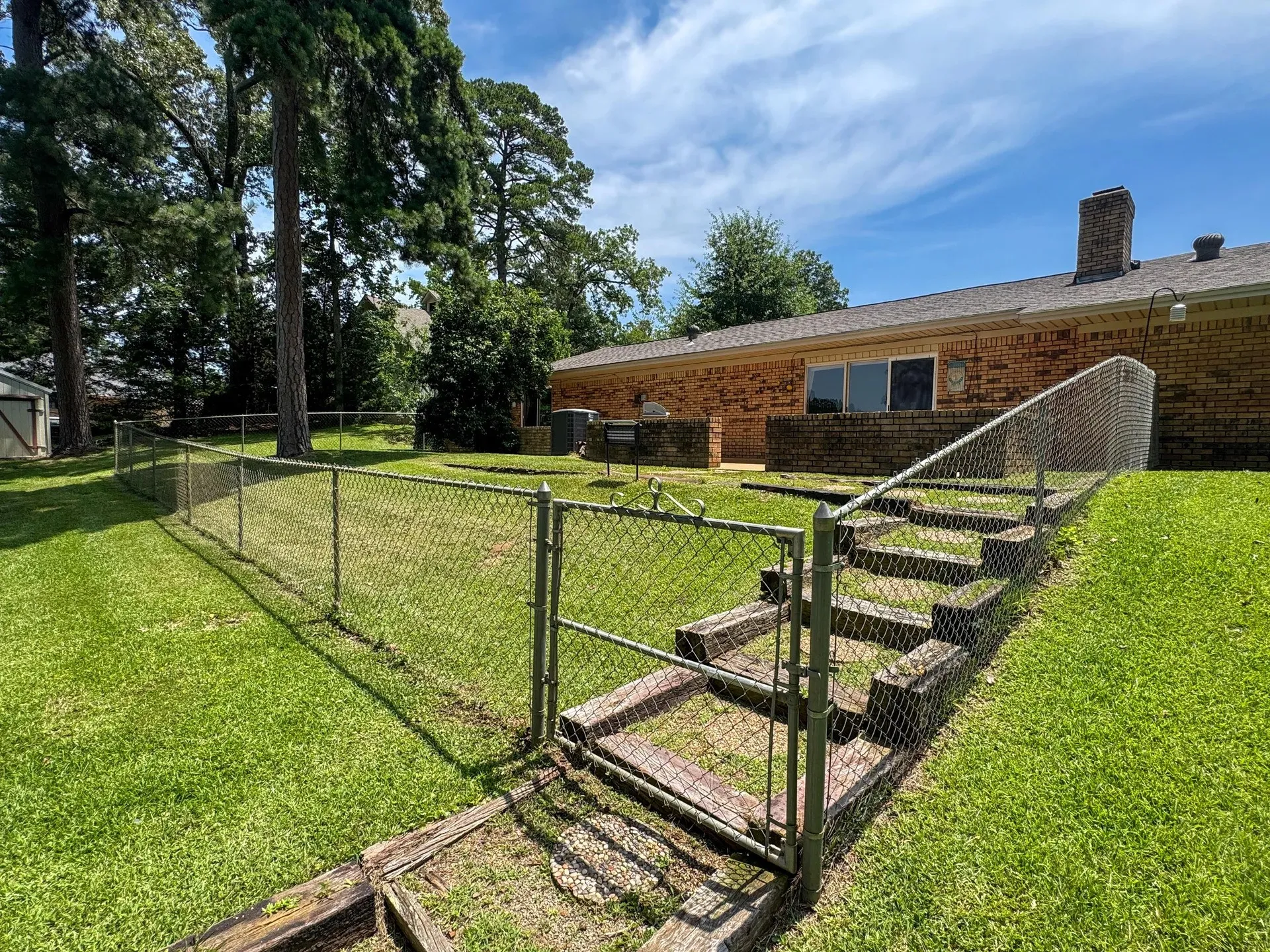 Single Family Residence For Sale in Cass County , 316 County Road 2750, Hughes Springs, Texas 75656, 3 Bedroom, 3 Bathroom, Garage spaces, 2,694 Sqft, built in 1976, mls#21326018, Real Estate Agent in Hughes Springs, Homes For Sale in Cass county, Homes For Sale in Hughes Springs, Realtor in Hughes Springs Texas, Real Estate Brokerage Independent Realty Texas, Luminita Cordes Realtor