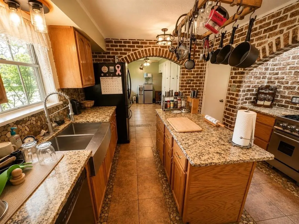 Single Family Residence For Sale in Cass County , 316 County Road 2750, Hughes Springs, Texas 75656, 3 Bedroom, 3 Bathroom, Garage spaces, 2,694 Sqft, built in 1976, mls#21326018, Real Estate Agent in Hughes Springs, Homes For Sale in Cass county, Homes For Sale in Hughes Springs, Realtor in Hughes Springs Texas, Real Estate Brokerage Independent Realty Texas, Luminita Cordes Realtor