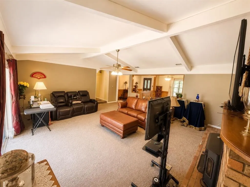 Single Family Residence For Sale in Cass County , 316 County Road 2750, Hughes Springs, Texas 75656, 3 Bedroom, 3 Bathroom, Garage spaces, 2,694 Sqft, built in 1976, mls#21326018, Real Estate Agent in Hughes Springs, Homes For Sale in Cass county, Homes For Sale in Hughes Springs, Realtor in Hughes Springs Texas, Real Estate Brokerage Independent Realty Texas, Luminita Cordes Realtor