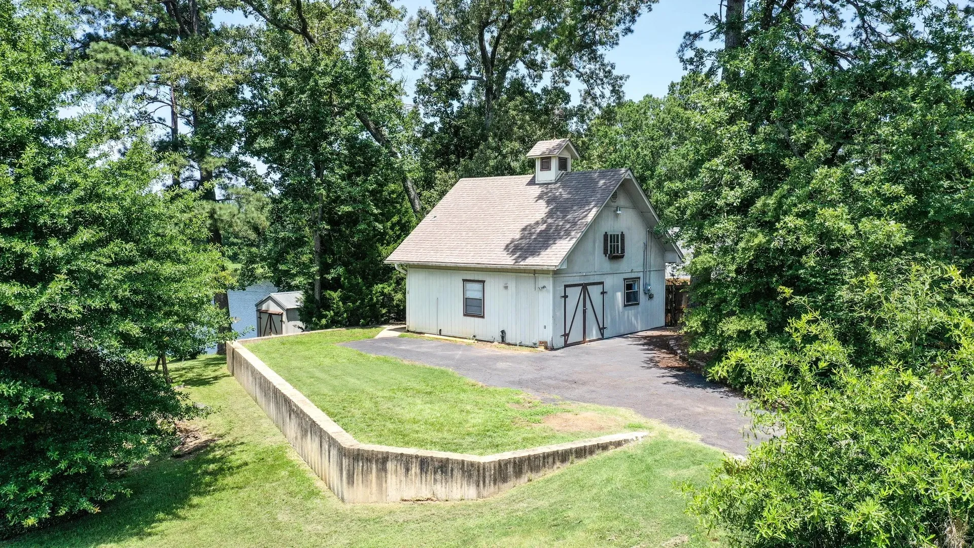 Single Family Residence For Sale in Cass County , 316 County Road 2750, Hughes Springs, Texas 75656, 3 Bedroom, 3 Bathroom, Garage spaces, 2,694 Sqft, built in 1976, mls#21326018, Real Estate Agent in Hughes Springs, Homes For Sale in Cass county, Homes For Sale in Hughes Springs, Realtor in Hughes Springs Texas, Real Estate Brokerage Independent Realty Texas, Luminita Cordes Realtor
