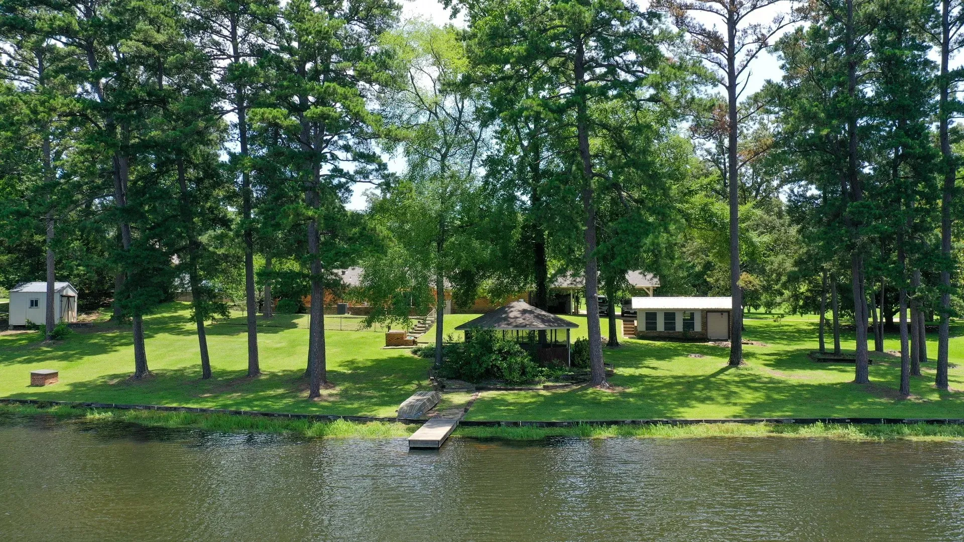 Single Family Residence For Sale in Cass County , 316 County Road 2750, Hughes Springs, Texas 75656, 3 Bedroom, 3 Bathroom, Garage spaces, 2,694 Sqft, built in 1976, mls#21326018, Real Estate Agent in Hughes Springs, Homes For Sale in Cass county, Homes For Sale in Hughes Springs, Realtor in Hughes Springs Texas, Real Estate Brokerage Independent Realty Texas, Luminita Cordes Realtor