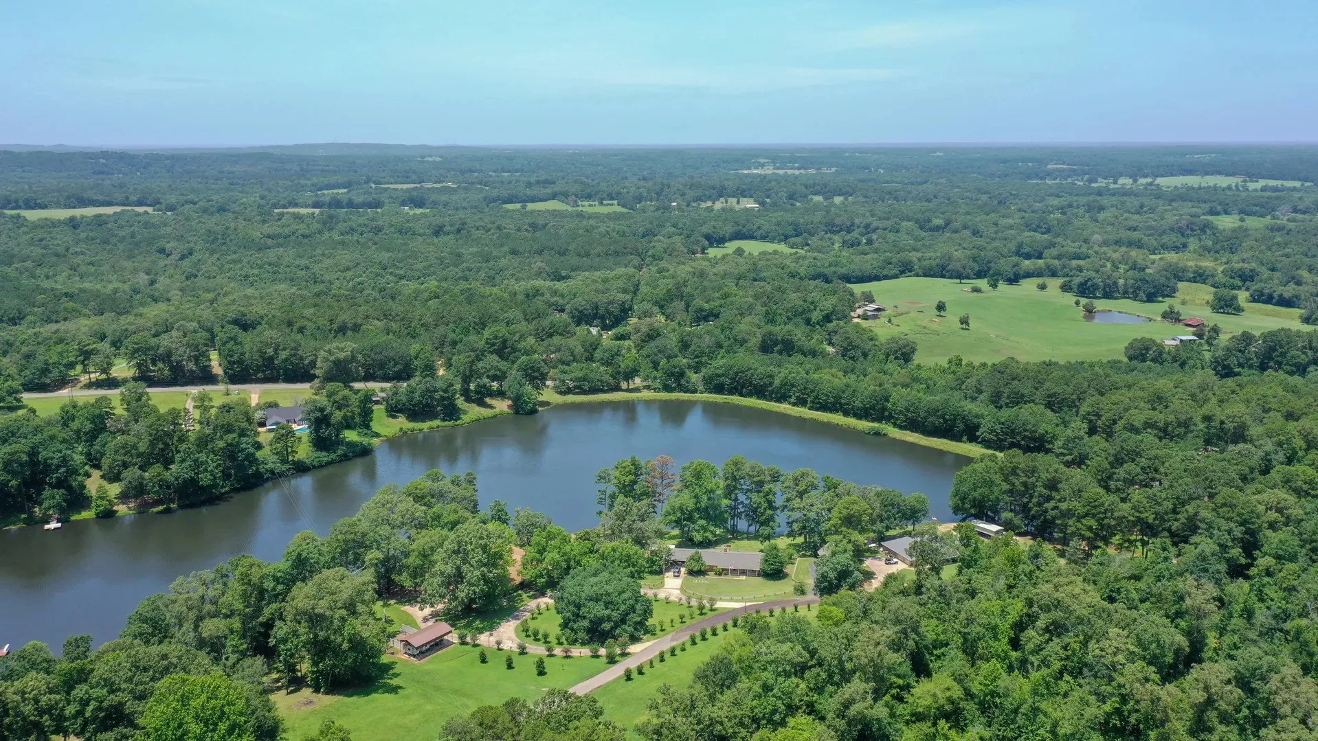 Single Family Residence For Sale in Cass County , 316 County Road 2750, Hughes Springs, Texas 75656, 3 Bedroom, 3 Bathroom, Garage spaces, 2,694 Sqft, built in 1976, mls#21326018, Real Estate Agent in Hughes Springs, Homes For Sale in Cass county, Homes For Sale in Hughes Springs, Realtor in Hughes Springs Texas, Real Estate Brokerage Independent Realty Texas, Luminita Cordes Realtor