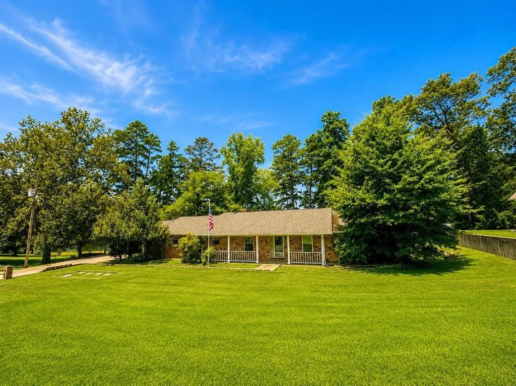 Single Family Residence For Sale in Cass County , 316 County Road 2750, Hughes Springs, Texas 75656, 3 Bedroom, 3 Bathroom, Garage spaces, 2,694 Sqft, built in 1976, mls#21326018, Real Estate Agent in Hughes Springs, Homes For Sale in Cass county, Homes For Sale in Hughes Springs, Realtor in Hughes Springs Texas, Real Estate Brokerage Independent Realty Texas, Luminita Cordes Realtor
