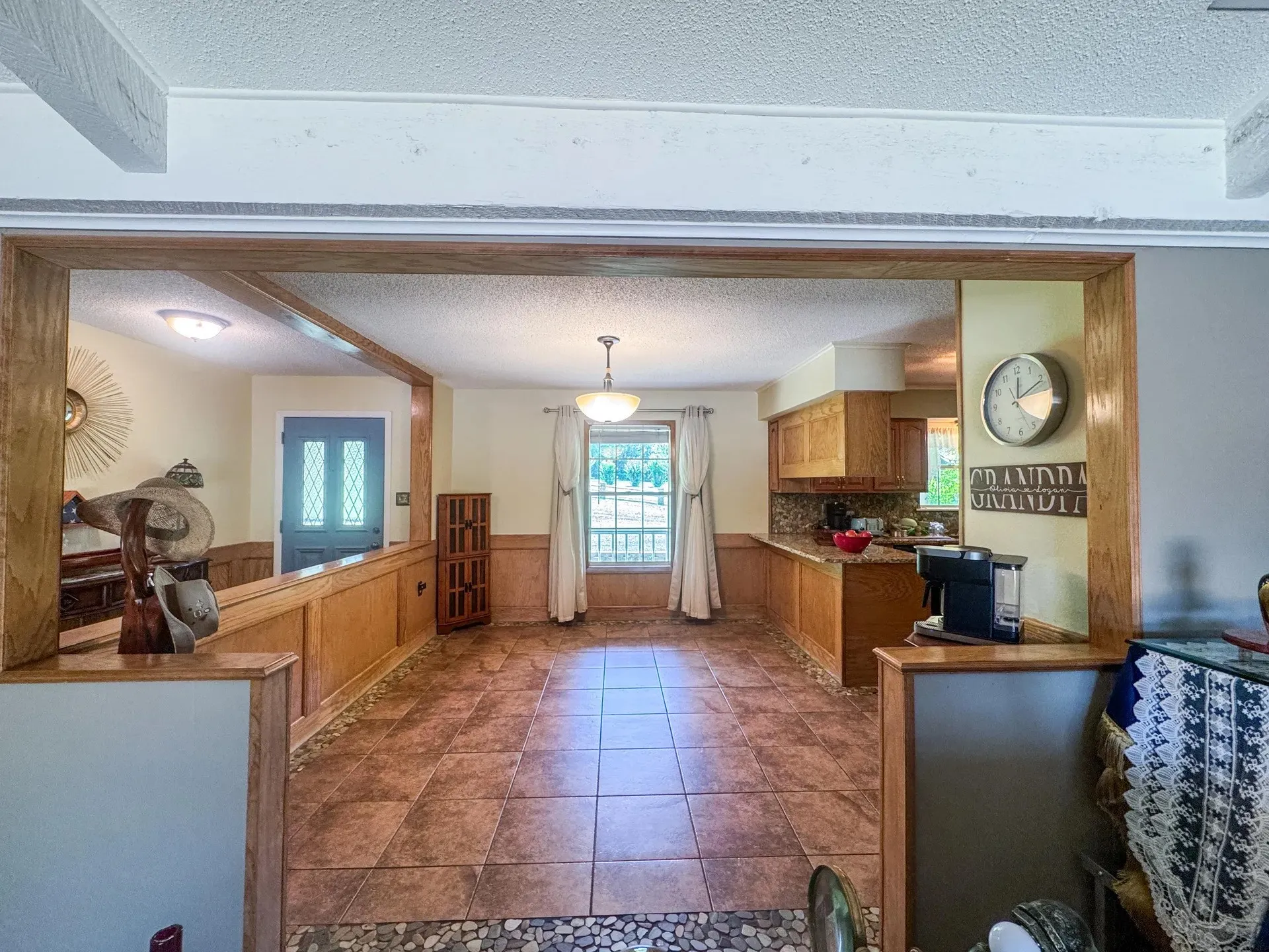 Single Family Residence For Sale in Cass County , 316 County Road 2750, Hughes Springs, Texas 75656, 3 Bedroom, 3 Bathroom, Garage spaces, 2,694 Sqft, built in 1976, mls#21326018, Real Estate Agent in Hughes Springs, Homes For Sale in Cass county, Homes For Sale in Hughes Springs, Realtor in Hughes Springs Texas, Real Estate Brokerage Independent Realty Texas, Luminita Cordes Realtor