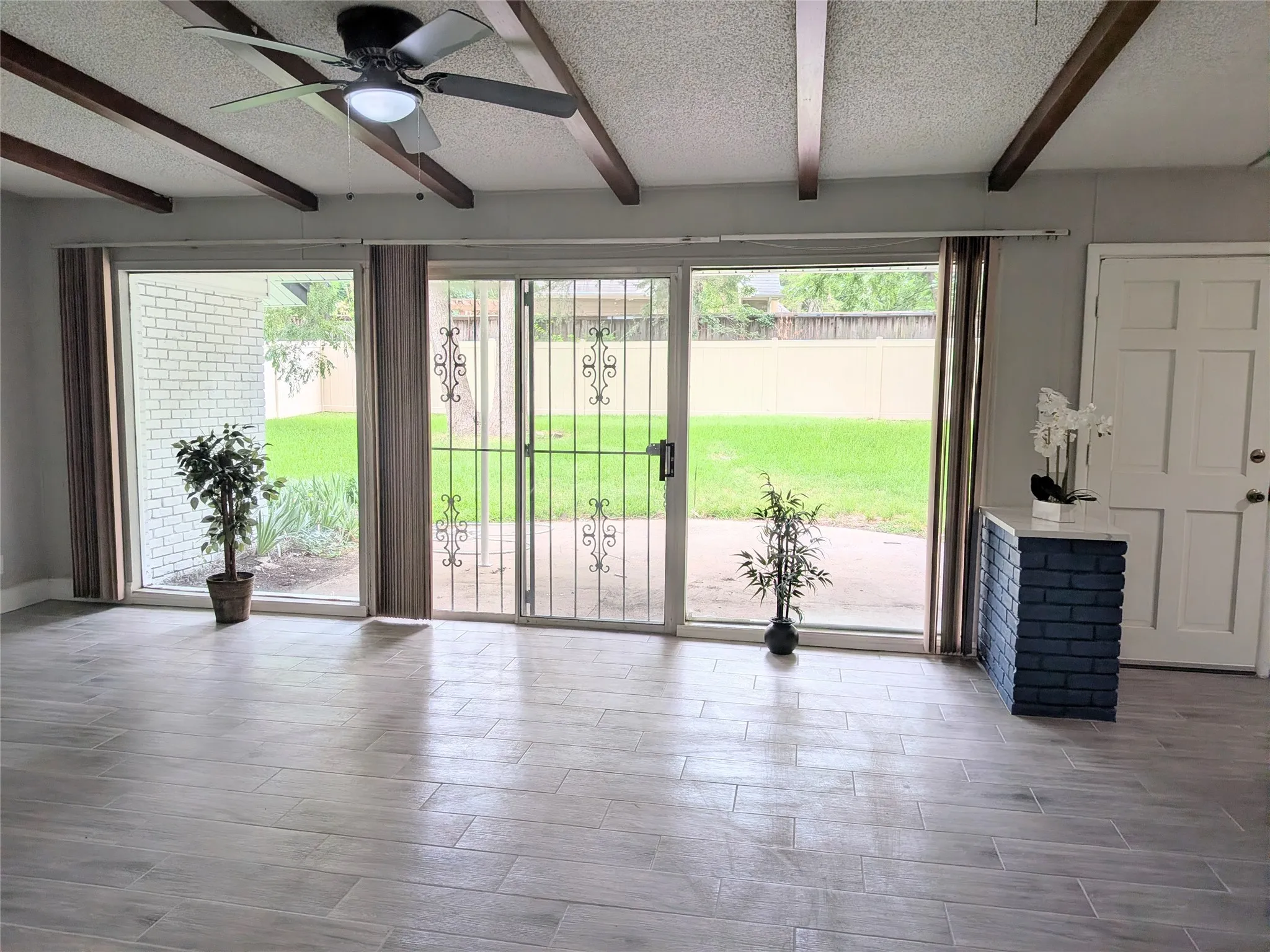 Single Family Residence For Sale in Dallas County , 710 E FIVE MILE Parkway, Dallas, Texas 75216, 3 Bedroom, 2 Bathroom, Garage spaces, 1,390 Sqft, built in 1955, mls#21326025, Real Estate Agent in Dallas, Homes For Sale in Dallas county, Homes For Sale in Dallas, Realtor in Dallas Texas, Real Estate Brokerage Independent Realty Texas, Luminita Cordes Realtor