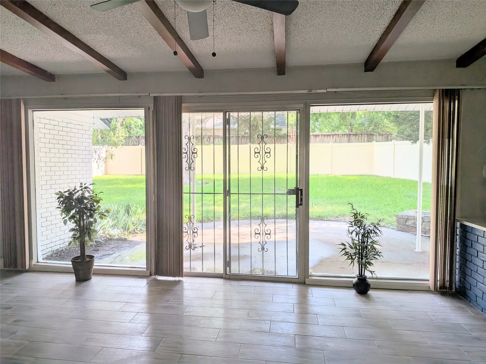 Single Family Residence For Sale in Dallas County , 710 E FIVE MILE Parkway, Dallas, Texas 75216, 3 Bedroom, 2 Bathroom, Garage spaces, 1,390 Sqft, built in 1955, mls#21326025, Real Estate Agent in Dallas, Homes For Sale in Dallas county, Homes For Sale in Dallas, Realtor in Dallas Texas, Real Estate Brokerage Independent Realty Texas, Luminita Cordes Realtor
