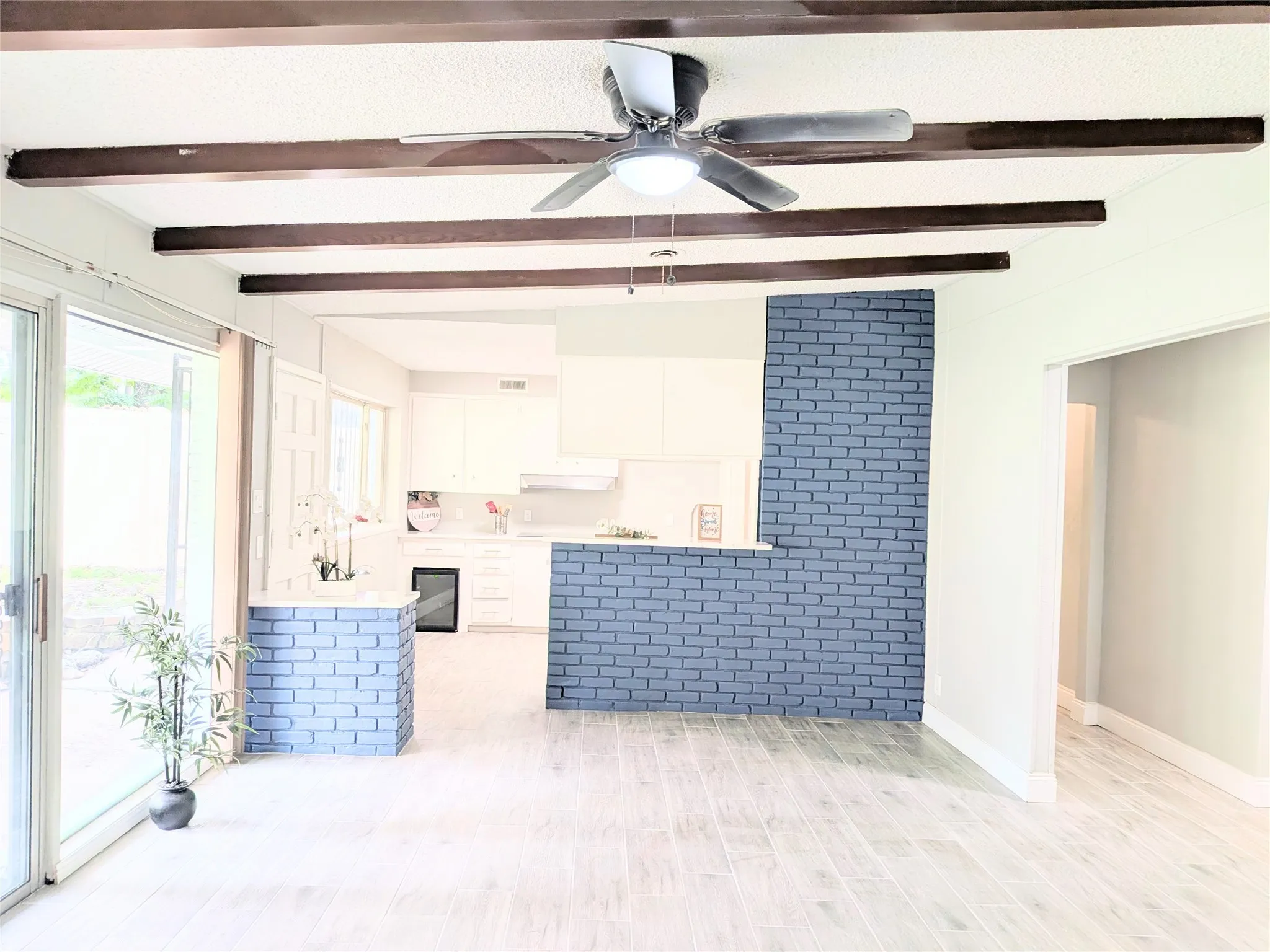 Single Family Residence For Sale in Dallas County , 710 E FIVE MILE Parkway, Dallas, Texas 75216, 3 Bedroom, 2 Bathroom, Garage spaces, 1,390 Sqft, built in 1955, mls#21326025, Real Estate Agent in Dallas, Homes For Sale in Dallas county, Homes For Sale in Dallas, Realtor in Dallas Texas, Real Estate Brokerage Independent Realty Texas, Luminita Cordes Realtor