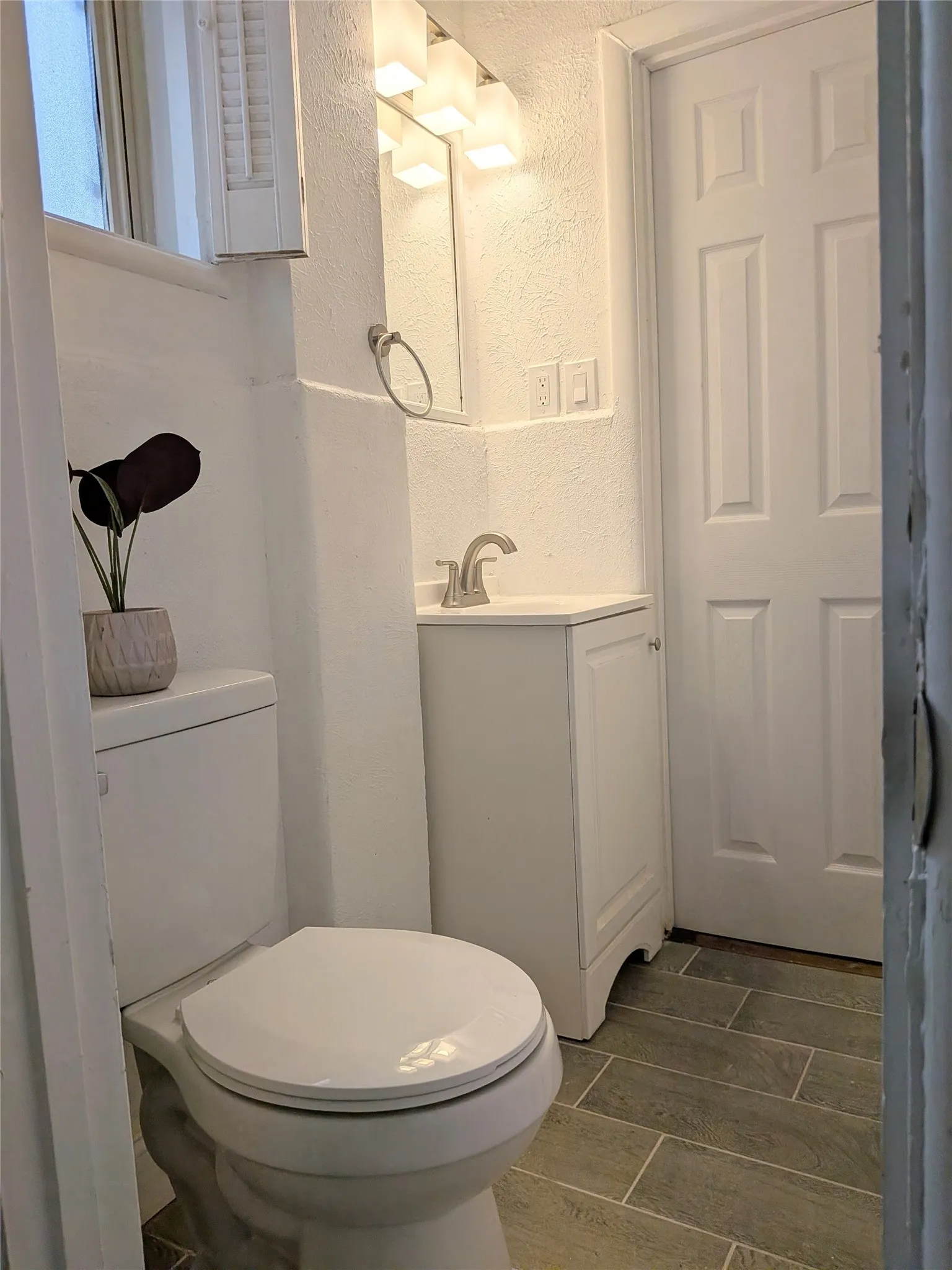 Single Family Residence For Sale in Dallas County , 710 E FIVE MILE Parkway, Dallas, Texas 75216, 3 Bedroom, 2 Bathroom, Garage spaces, 1,390 Sqft, built in 1955, mls#21326025, Real Estate Agent in Dallas, Homes For Sale in Dallas county, Homes For Sale in Dallas, Realtor in Dallas Texas, Real Estate Brokerage Independent Realty Texas, Luminita Cordes Realtor